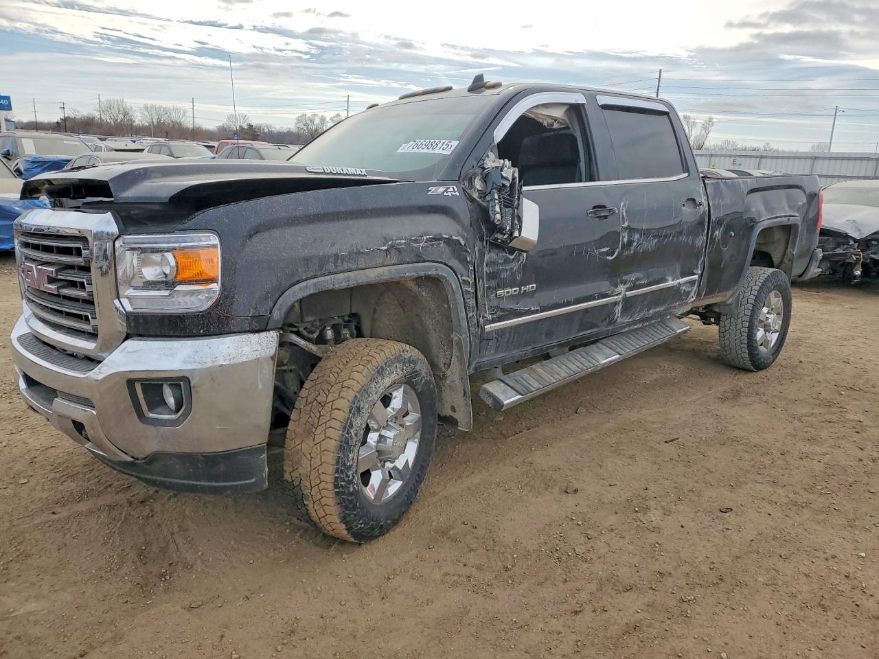 2019 GMC Sierra 2500HD SLT, VIN 1GT12REY2KF227918 — Front end