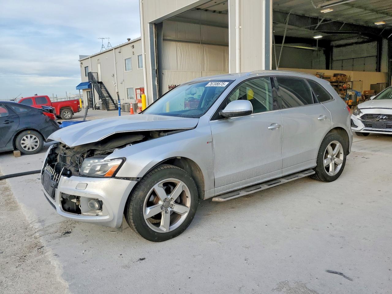 2011 Audi Q5 Prestige, VIN WA1WKAFP3BA036447 — Front end