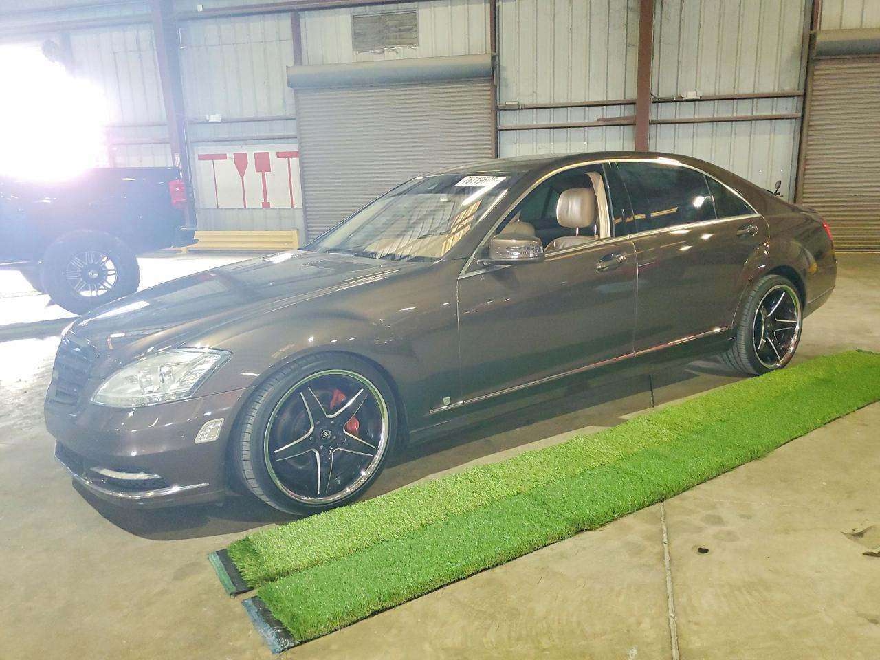 2010 Mercedes-Benz S 550, VIN WDDNG7BB5AA328847 — Water / flood