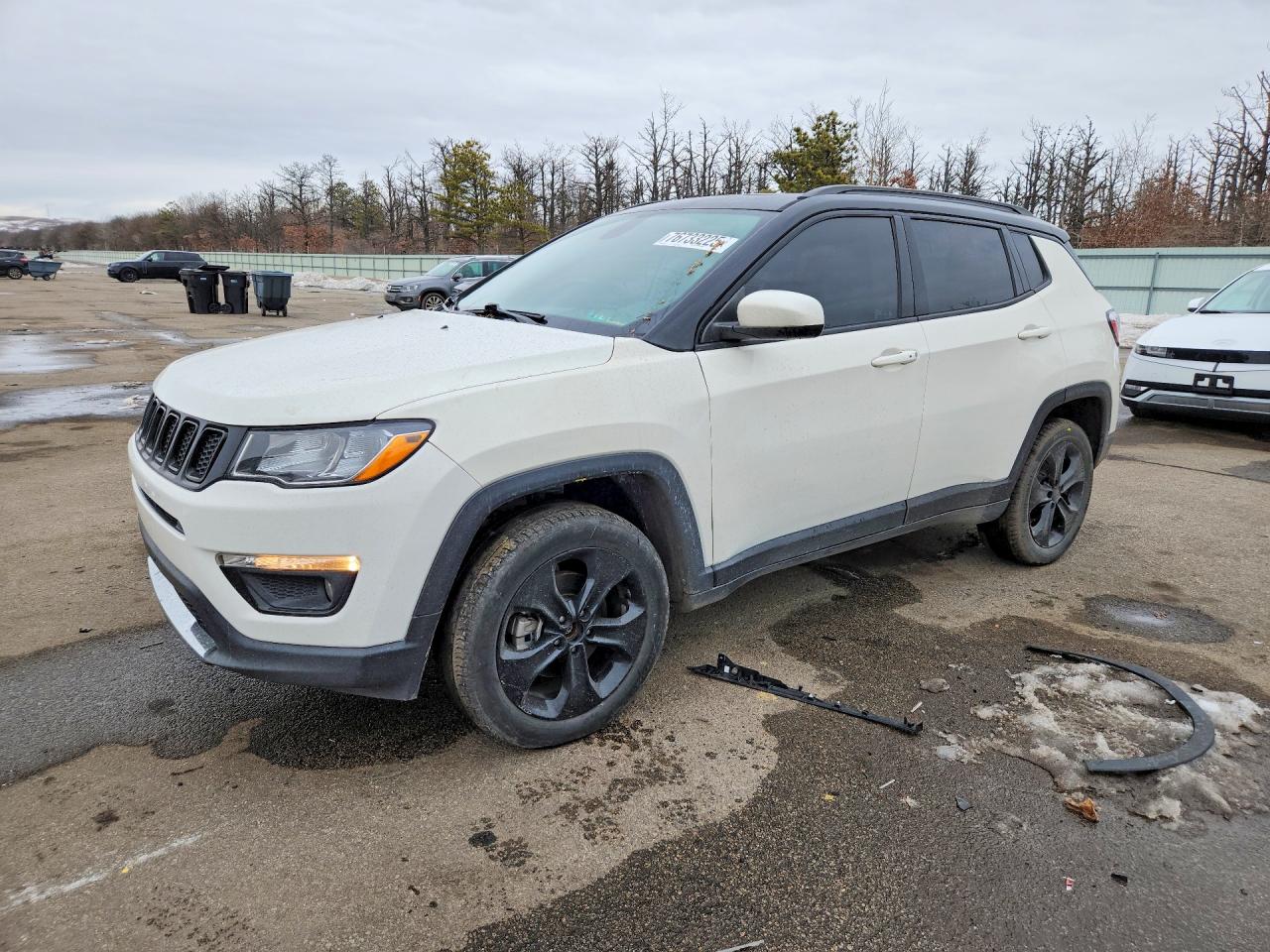 2019 Jeep Compass Latitude, VIN 3C4NJDBB2KT768187 — Мелкие вмятины и царапины