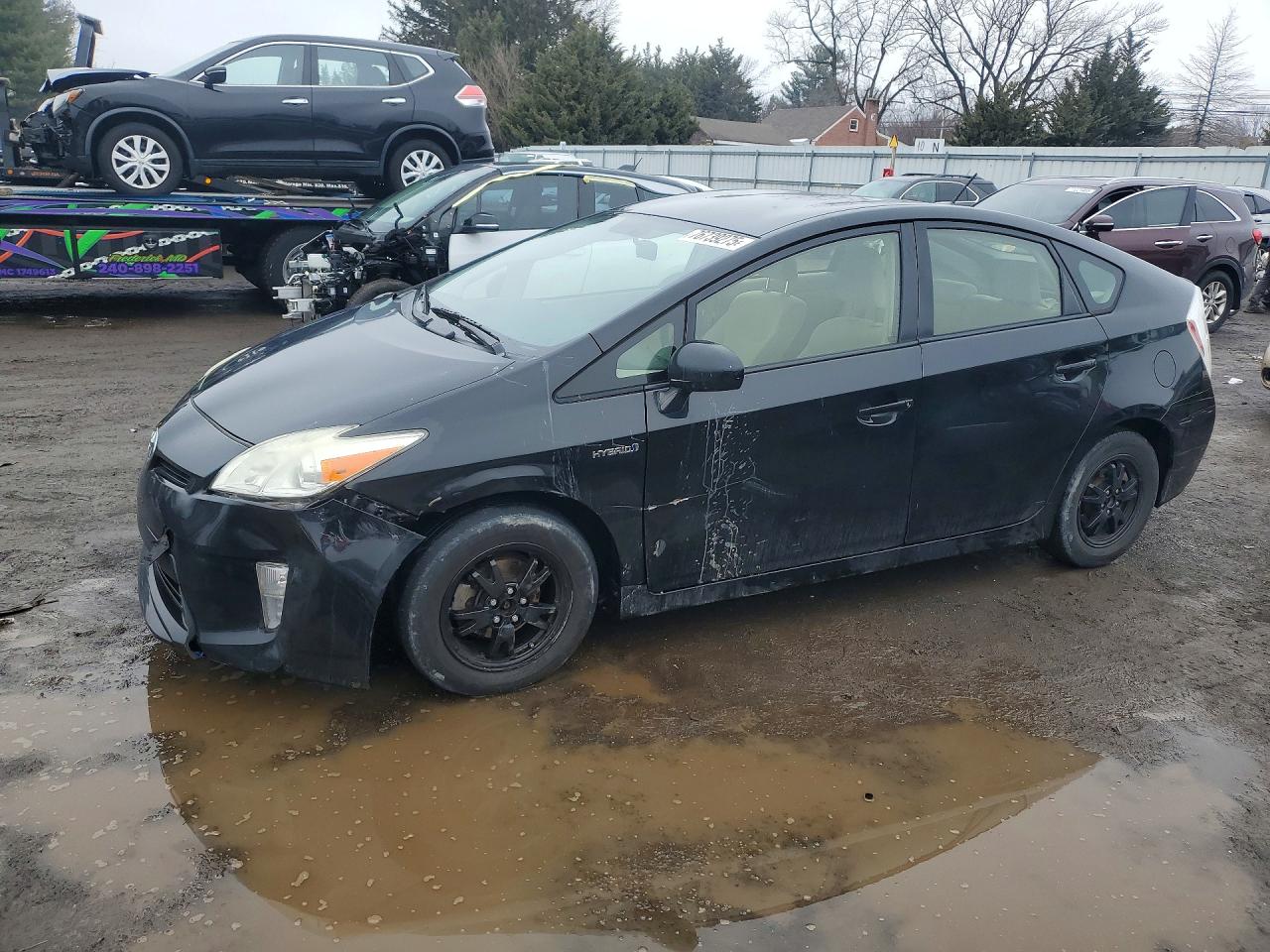 2012 Toyota Prius Four, VIN JTDKN3DU3C5496282 — Front end
