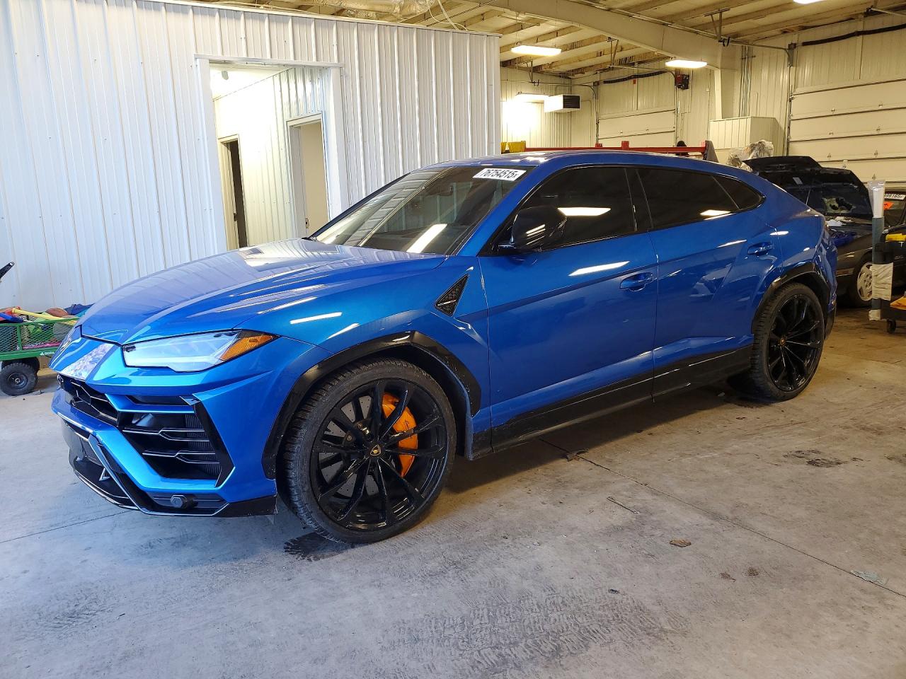 2022 Lamborghini Urus, VIN ZPBUA1ZL1NLA18765 — Side