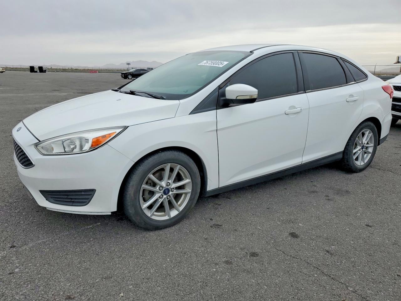 2016 Ford Focus SE, VIN 1FADP3F25GL365165 — Front end