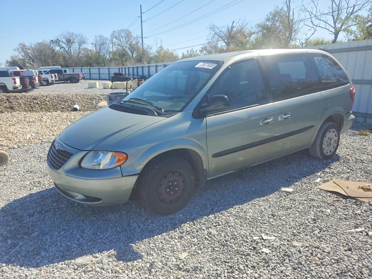 2003 Chrysler Voyager LX, VIN 1C8GJ25B43B188658 — Зад