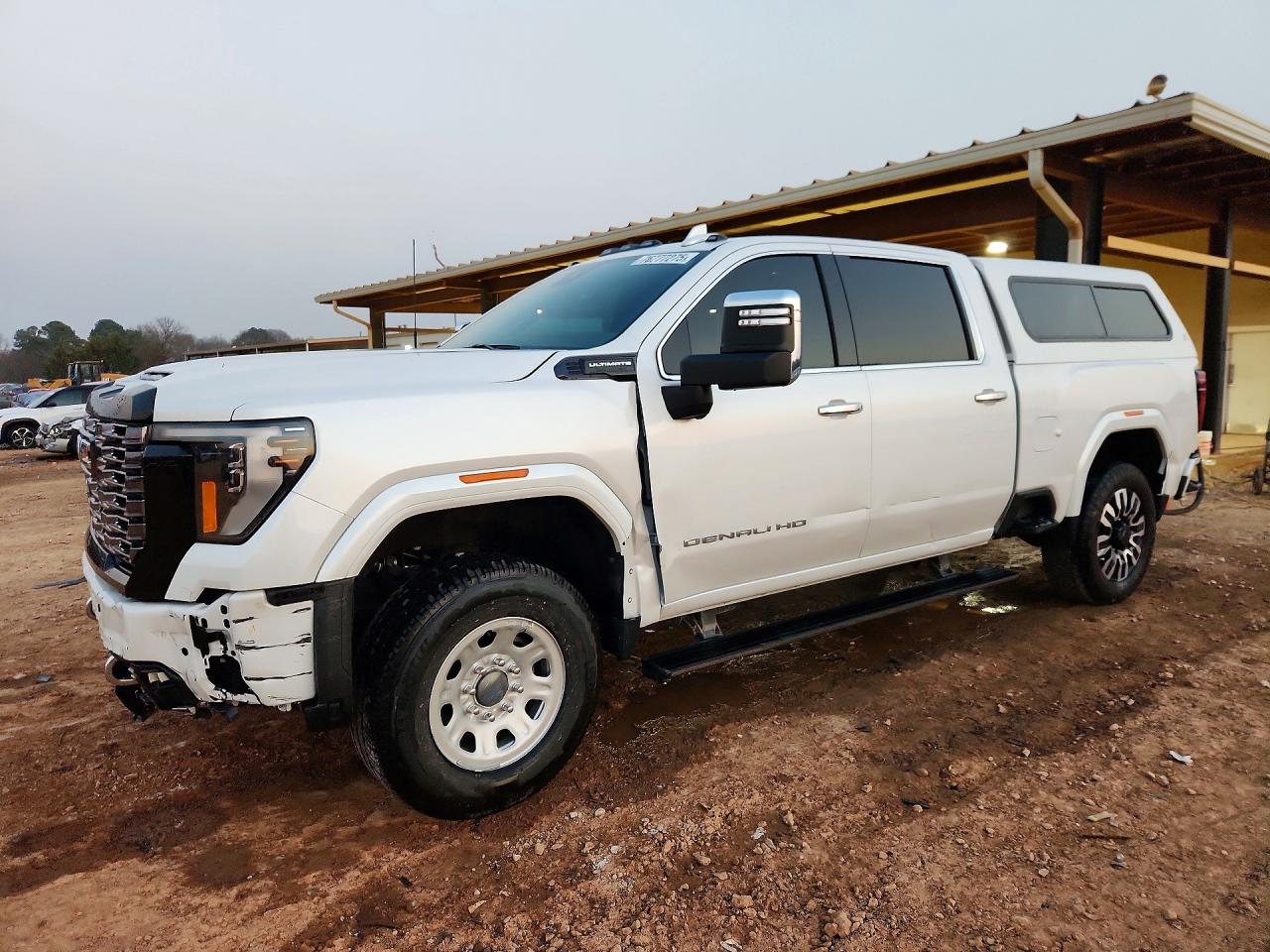 2025 GMC Sierra 2500HD Denali Ultimate, VIN 1GT4UXEY2SF179607 — Front end