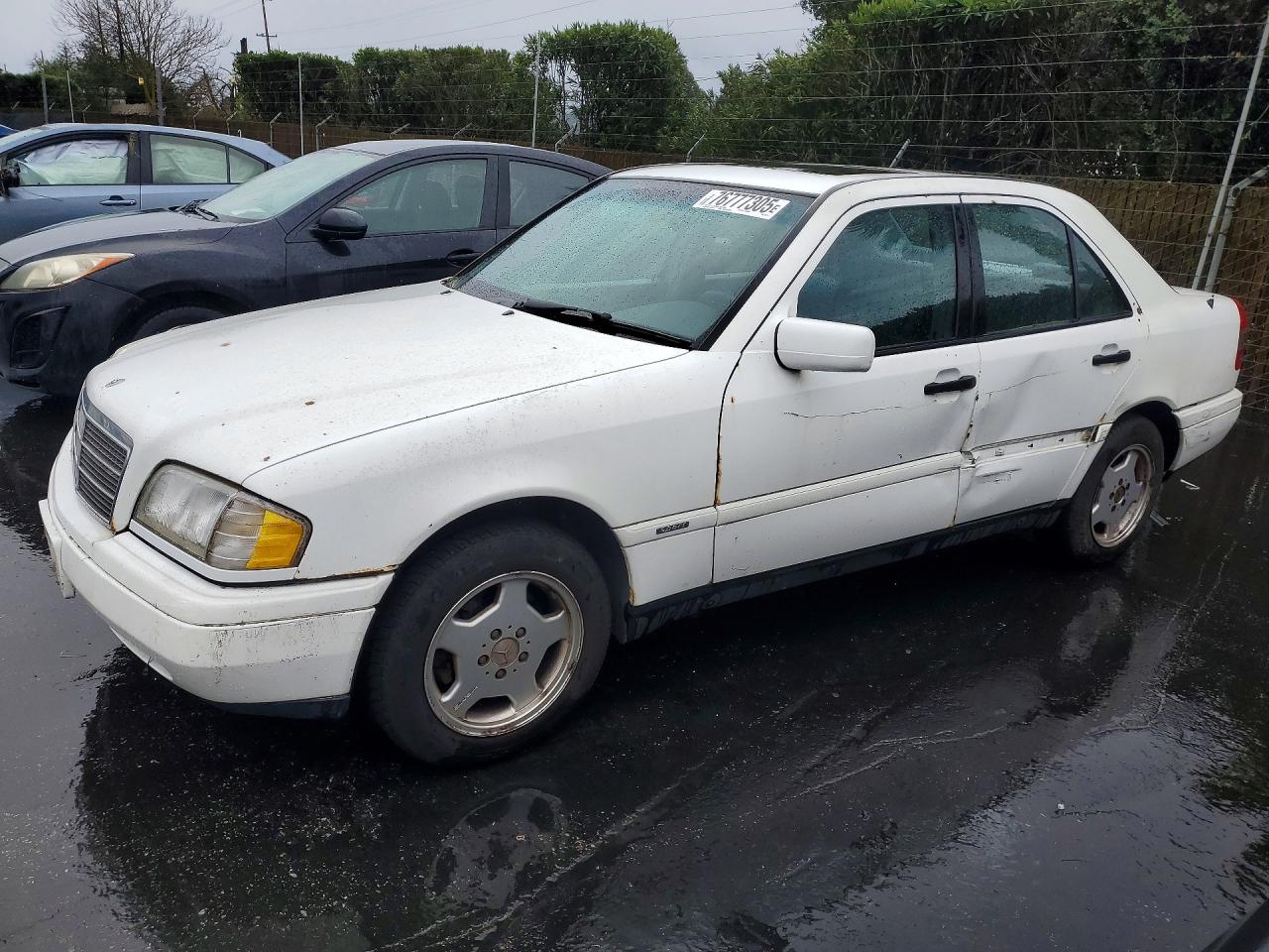 1997 Mercedes-Benz C 230/260/280/320, VIN WDBHA28E0VF550734 — Side