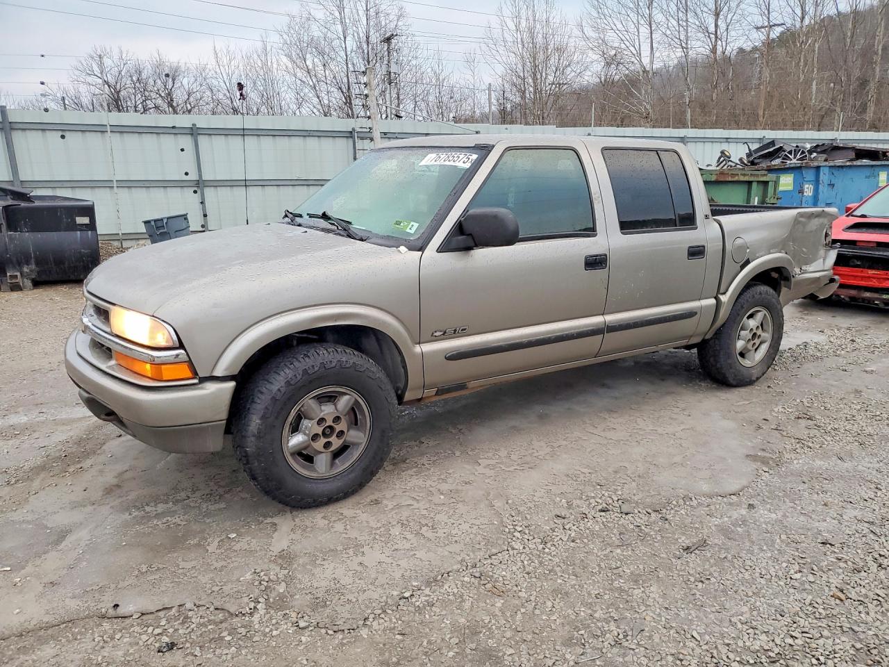 2004 Chevrolet S-10 LS, VIN 1GCDT13X24K119962 — Rear end