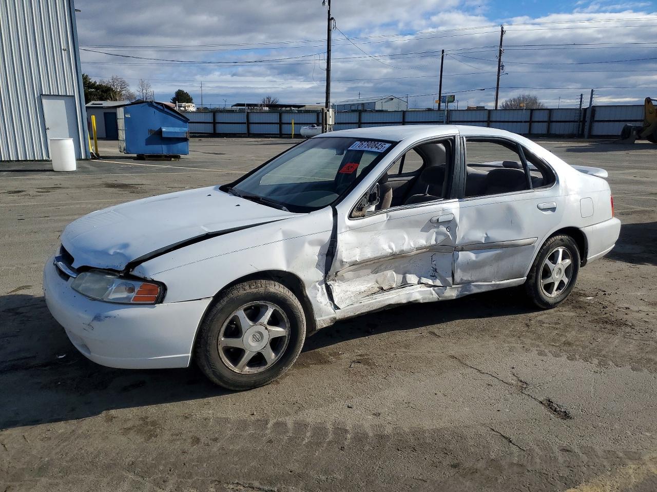 1999 Nissan Altima XE, VIN 1N4DL01D4XC125155 — Side