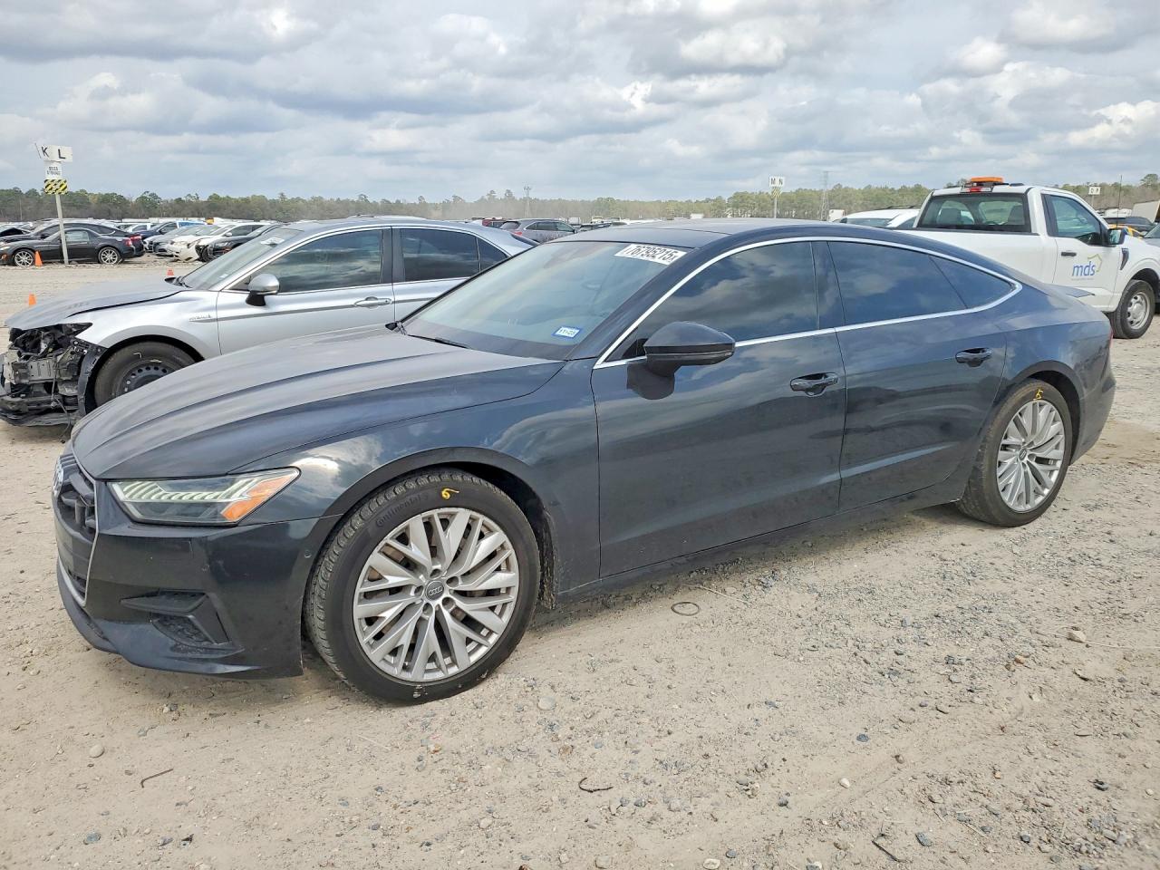 2020 Audi A7 Premium Plus, VIN WAUR2AF24LN040702 — Перед