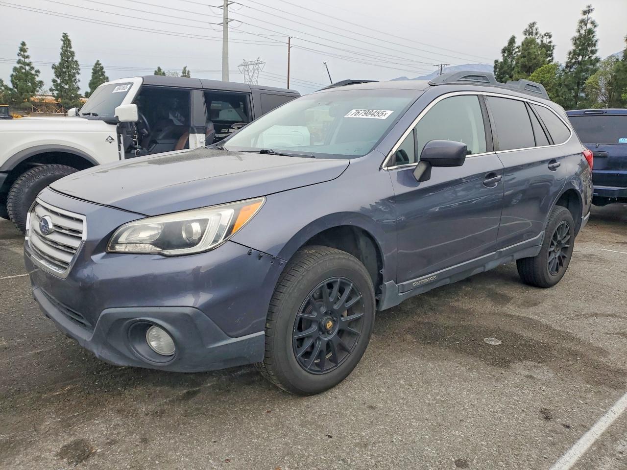 2017 Subaru Outback Premium, VIN 4S4BSACC2H3432125 — Minor dents and scratches