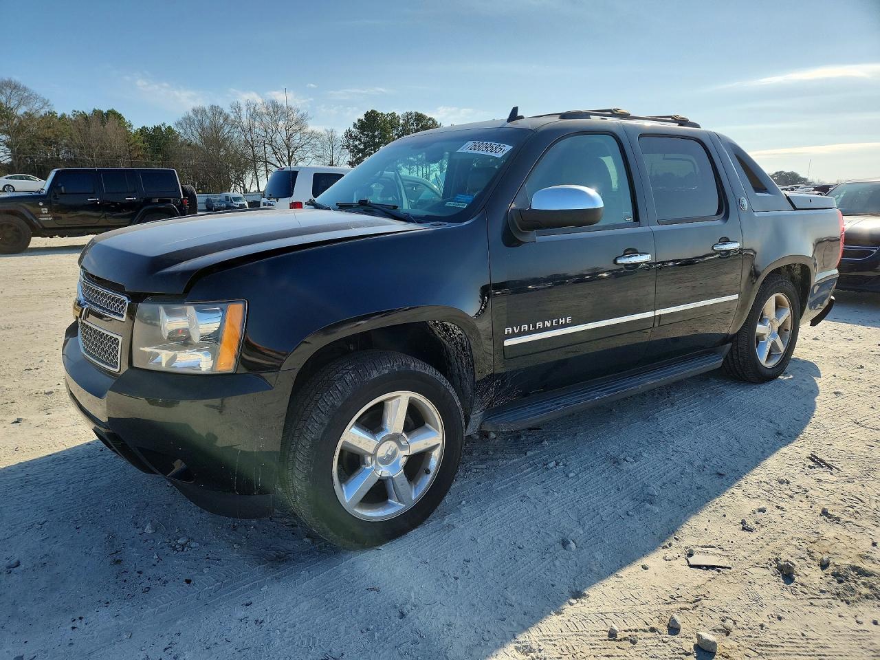 2013 Chevrolet Avalanche LTZ, VIN 3GNTKGE76DG146093 — Auction photo