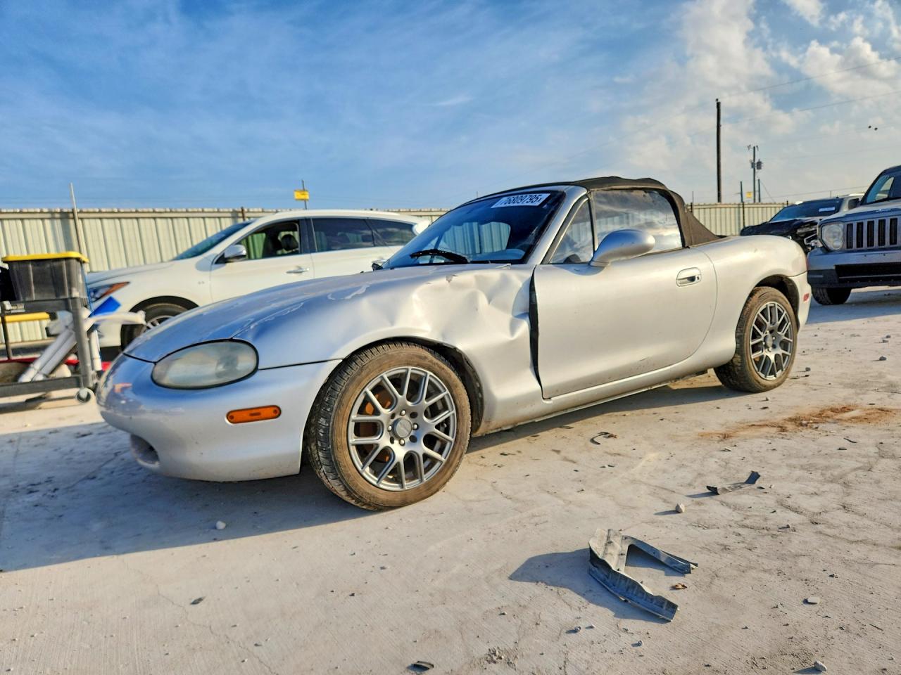 1999 Mazda MX-5 Miata, VIN JM1NB3536X0135501 — Front end