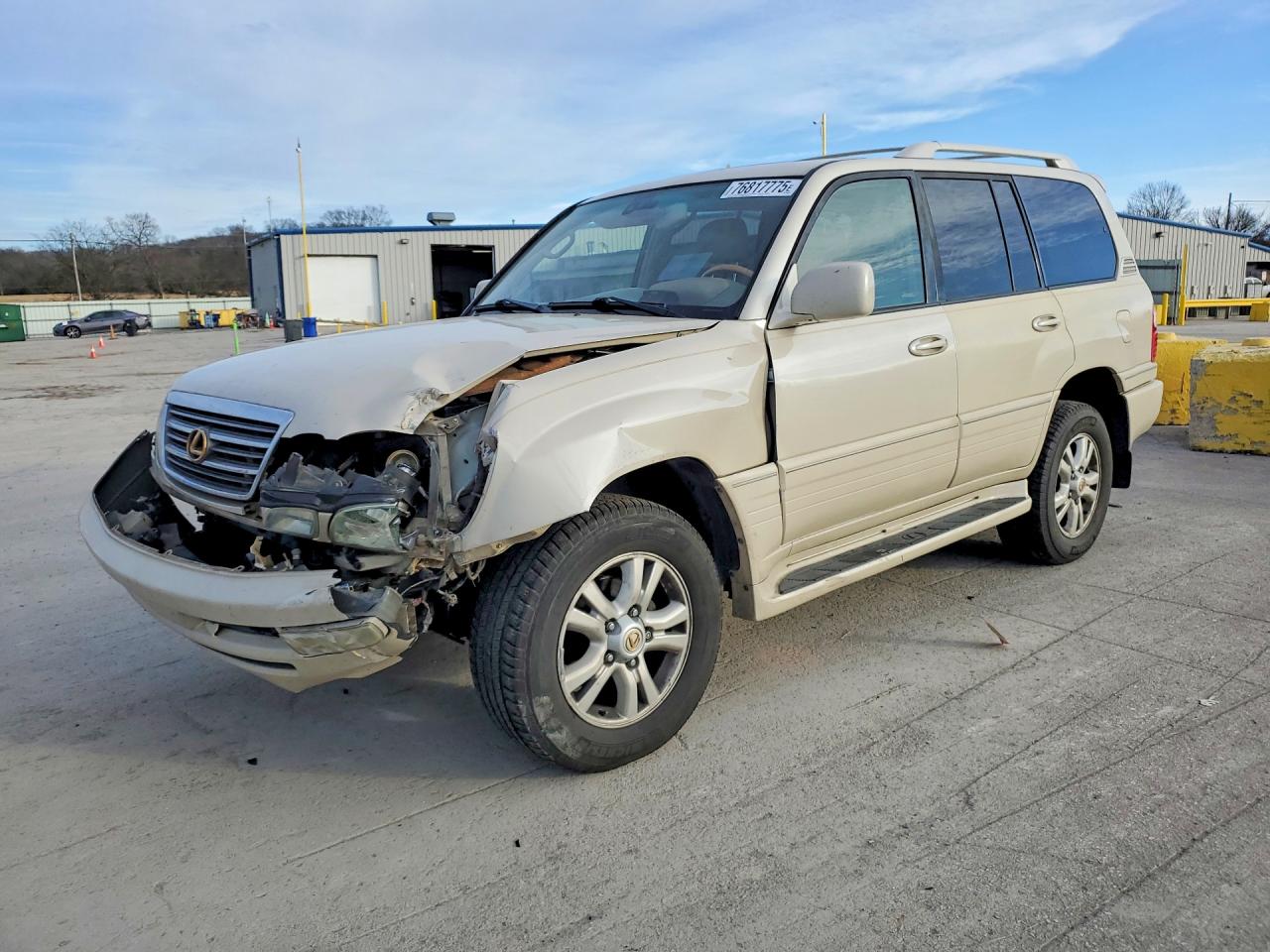 2005 Lexus LX 470, VIN JTJHT00W153551135 — Front end
