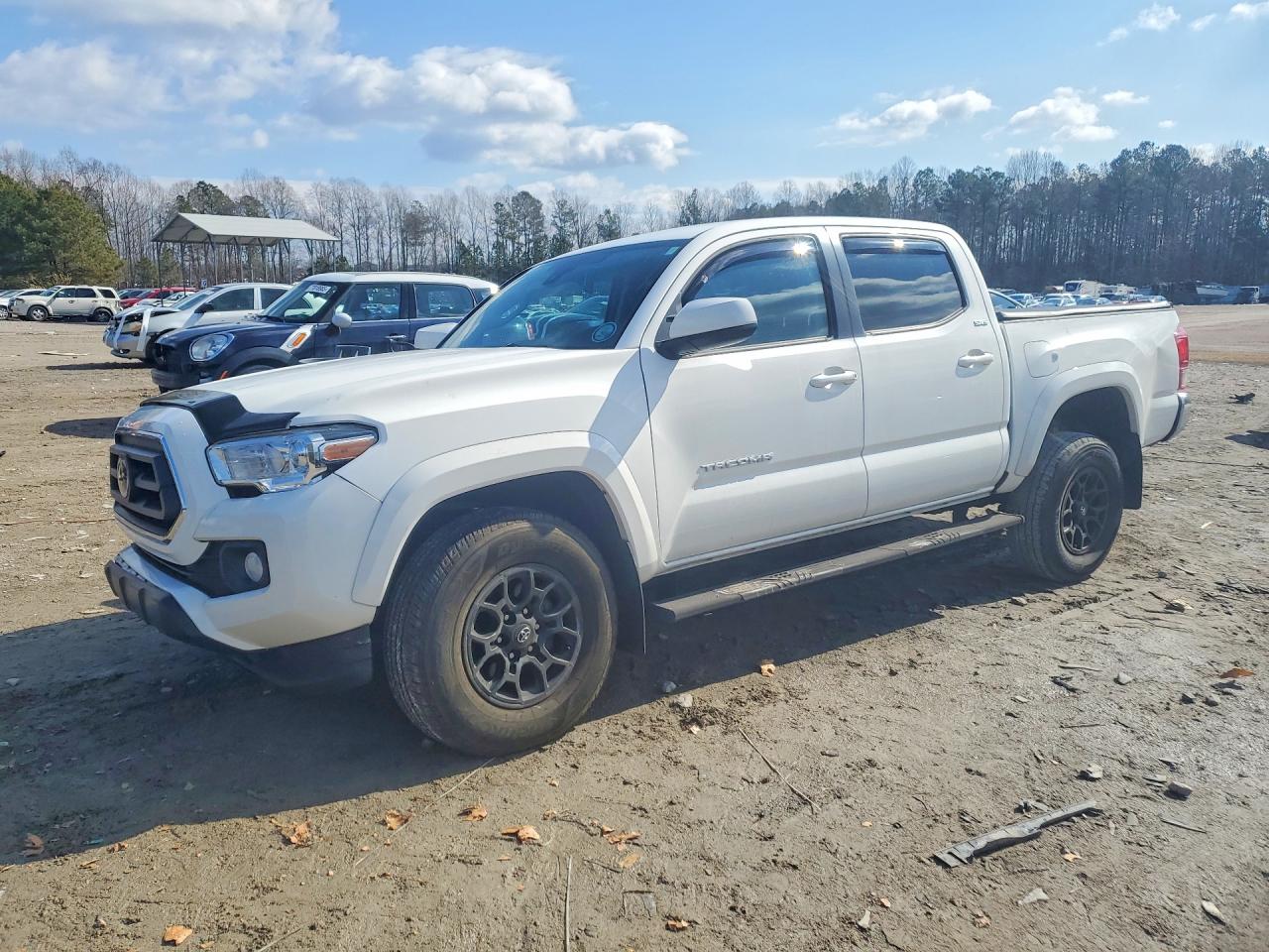 2021 Toyota Tacoma SR5, VIN 3TMAZ5CN7MM152925 — Front end