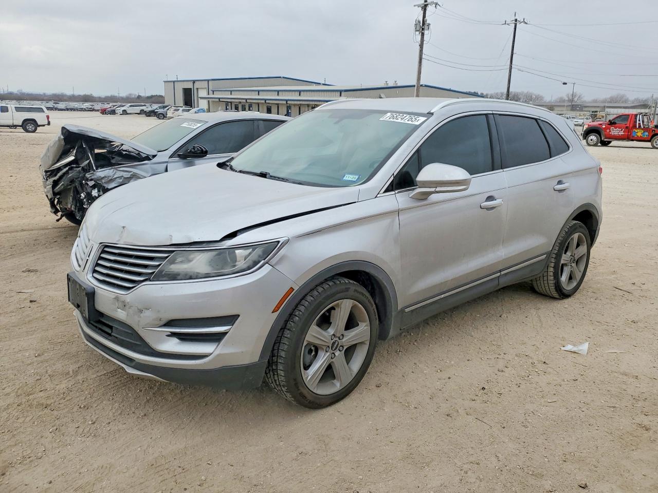 2017 Lincoln MKC Premiere, VIN 5LMCJ1C9XHUL21292 — Front end