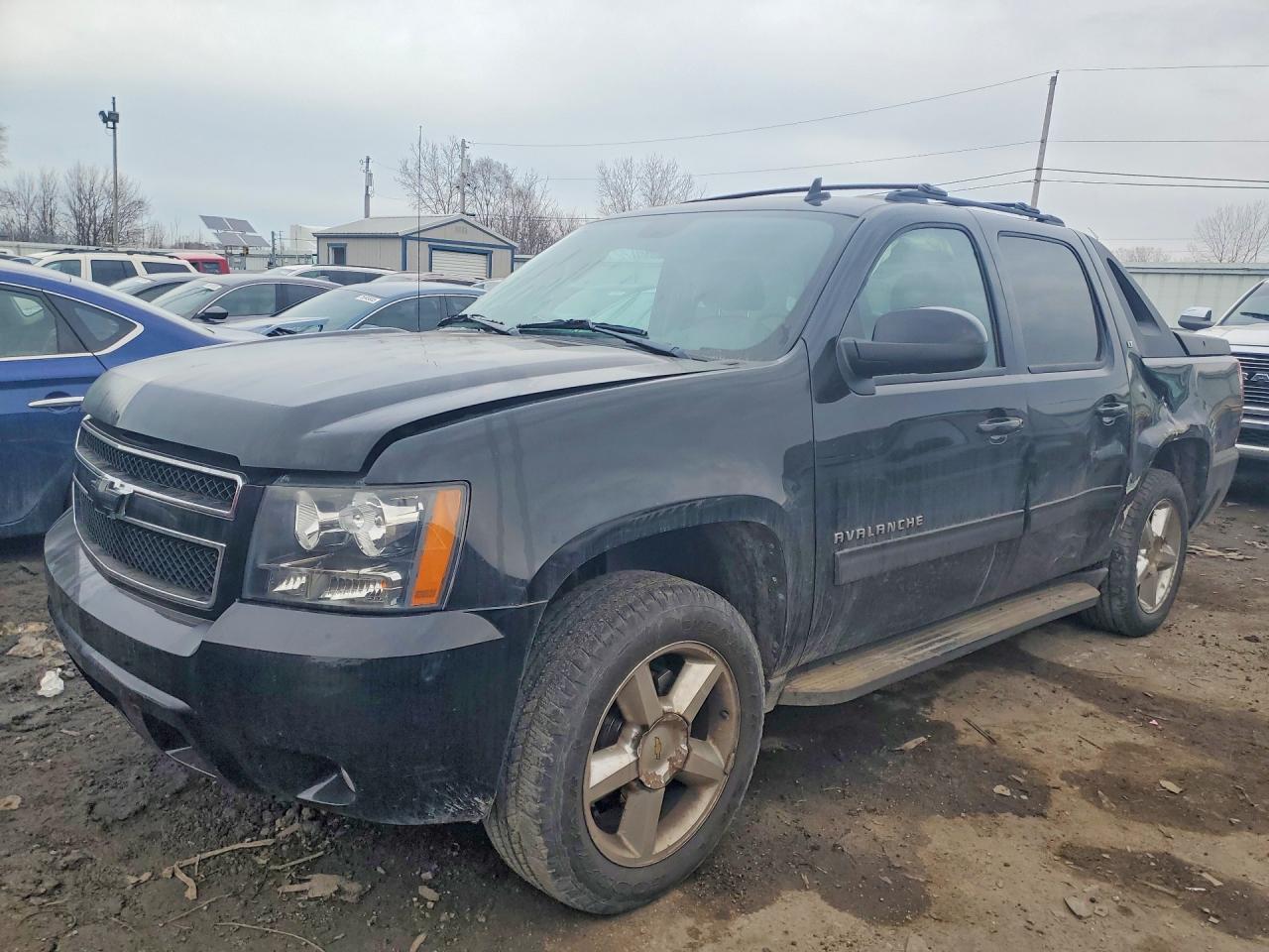 2012 Chevrolet Avalanche LT, VIN 3GNTKFE73CG113349 — Side