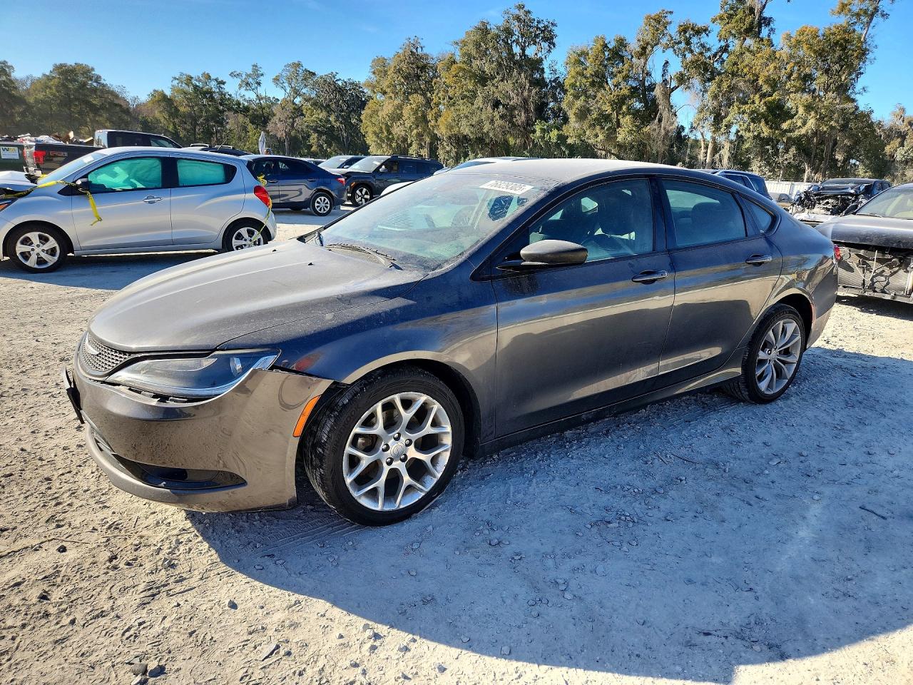 2015 Chrysler 200 S, VIN 1C3CCCDG9FN523112 — Side