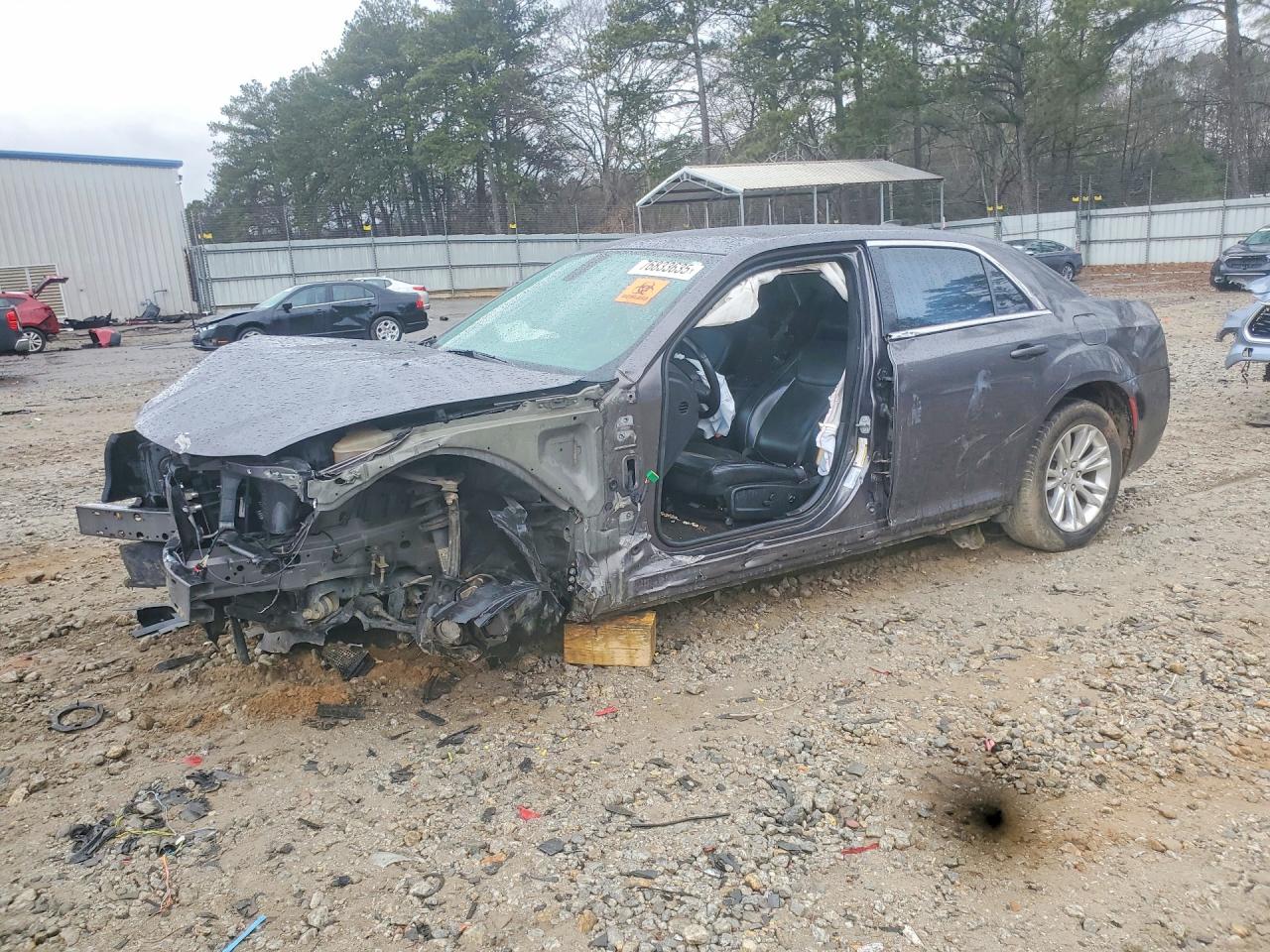 2017 Chrysler 300 Limited, VIN 2C3CCAAG7HH565394 — Перед