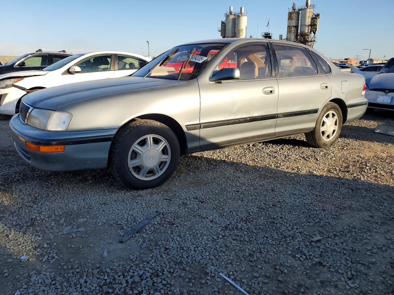 1995 Toyota Avalon XLS, VIN 4T1GB11E4SU017142 — Front end