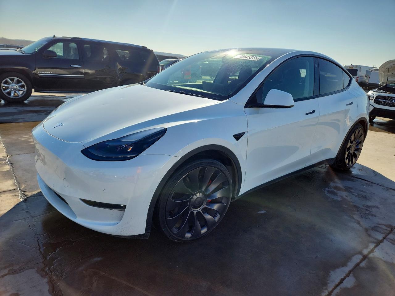 2022 Tesla Model Y Performance, VIN 7SAYGDEF7NF453224 — Крыша