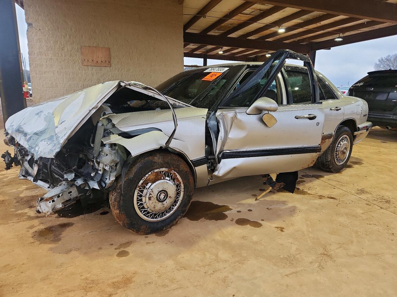 1996 Buick LeSabre Custom, VIN 1G4HP52K8TH409021 — Front end
