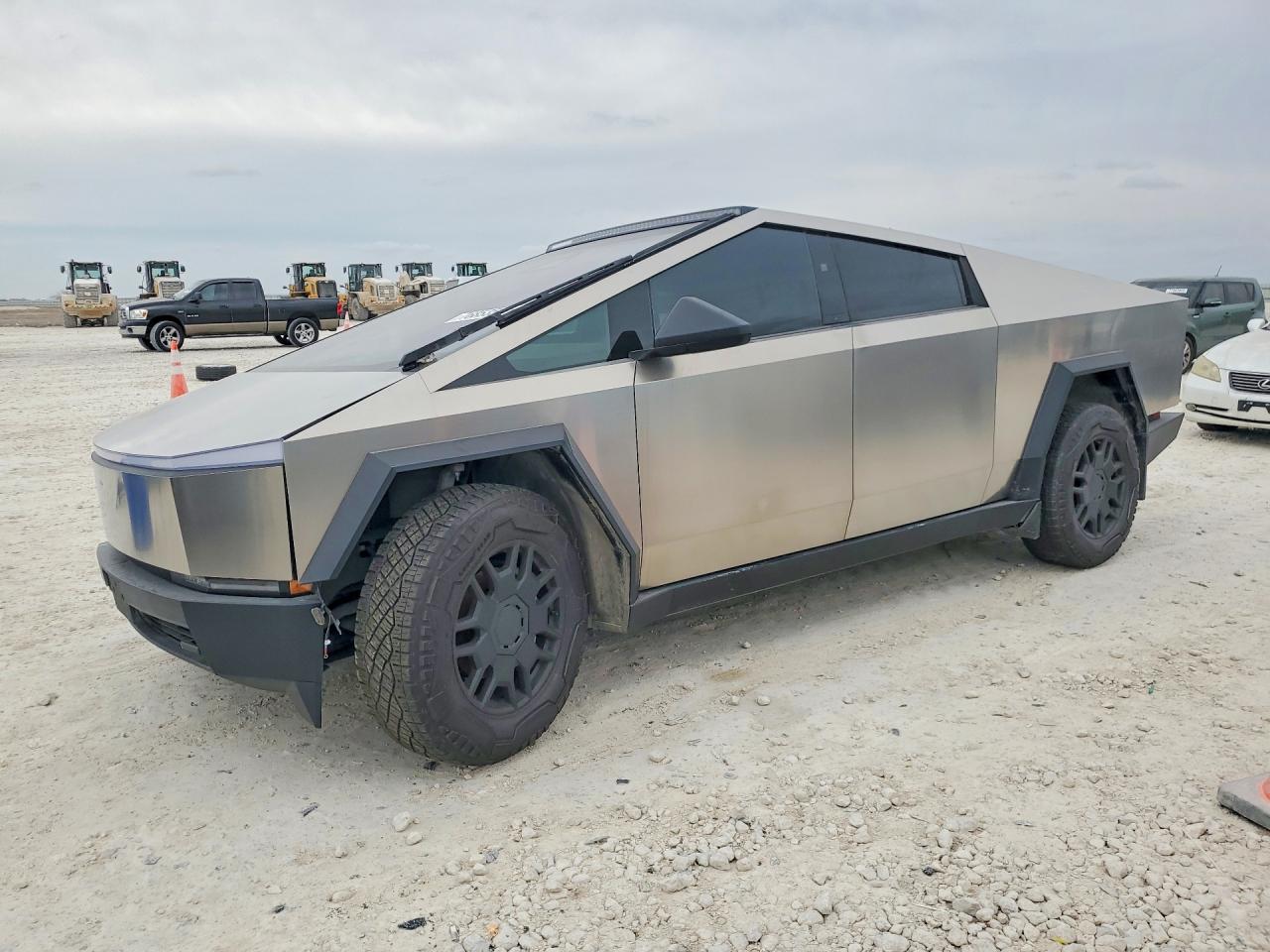 2024 Tesla Cybertruck Cyberbeast, VIN 7G2CEHEE9RA026641 — Side