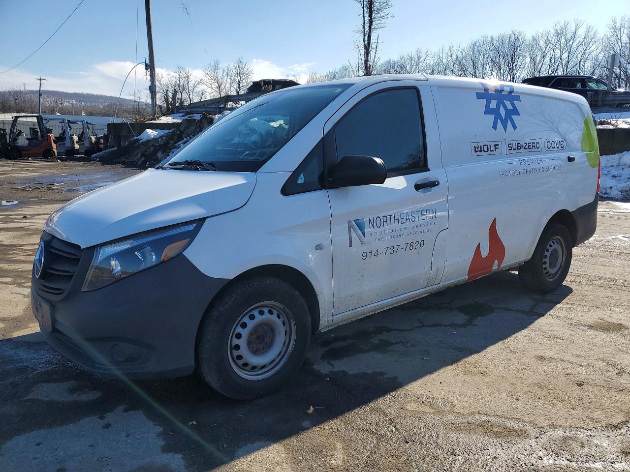 2022 Mercedes-Benz Metris Cargo, VIN W1YV0BEY4N4173256 — Перед