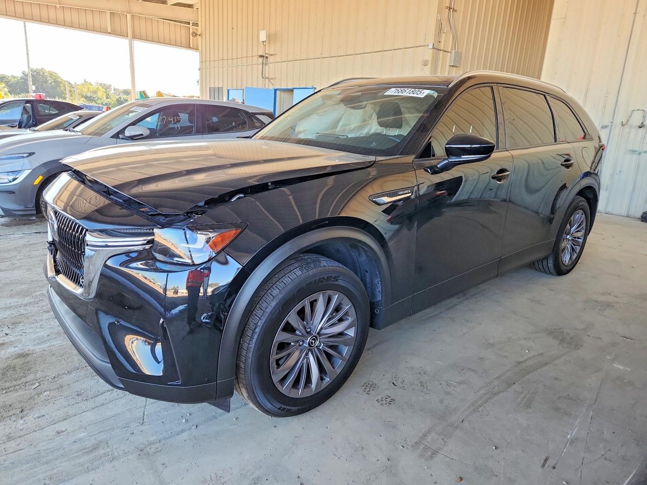 2025 Mazda CX-90 Preferred, VIN JM3KKBHD5S1245905 — Перед