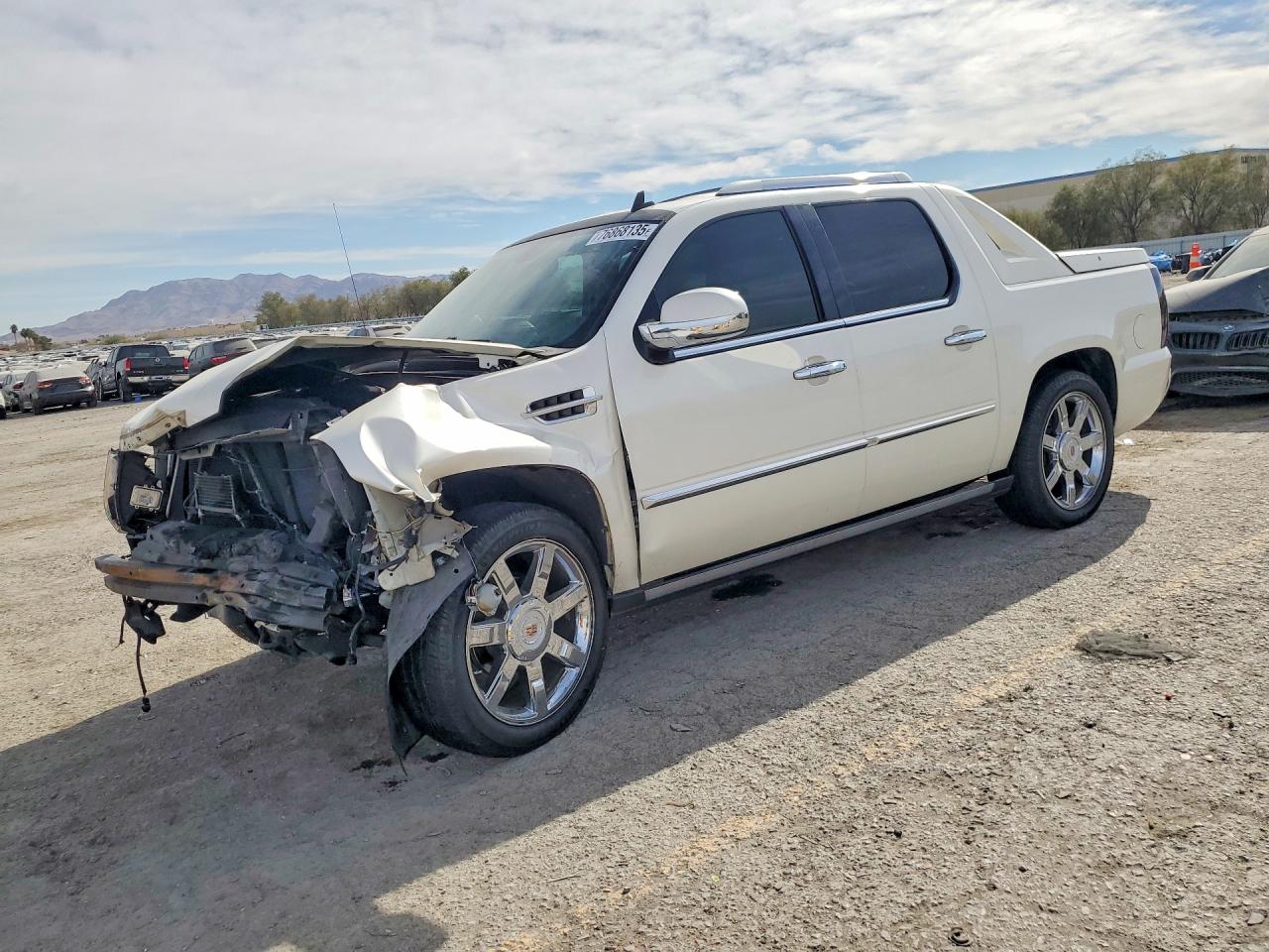 2012 Cadillac Escalade EXT Premium, VIN 3GYT4NEF7CG209208 — Перед