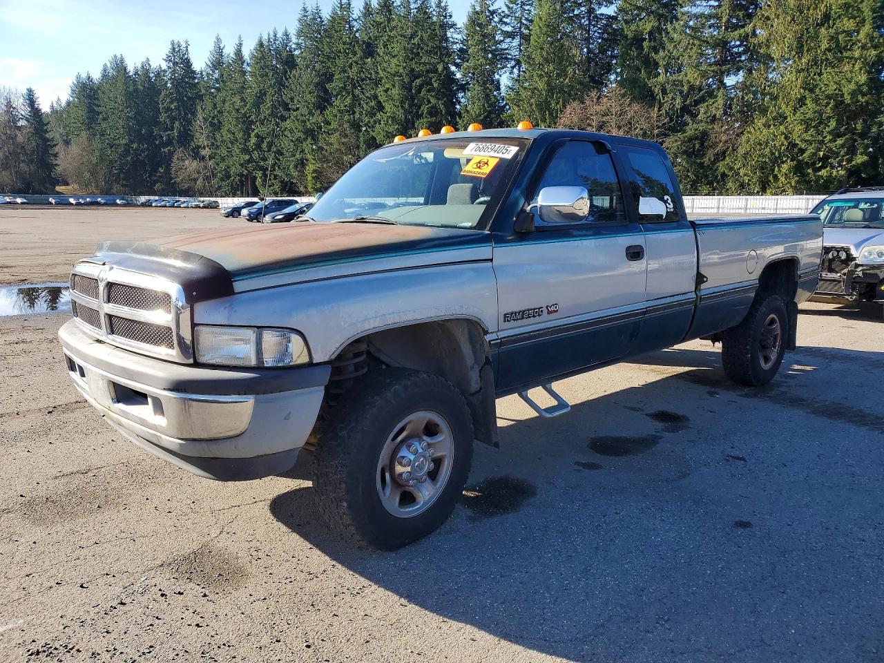1995 Dodge 2500, VIN 3B7KF23WXSM158106 — Front end