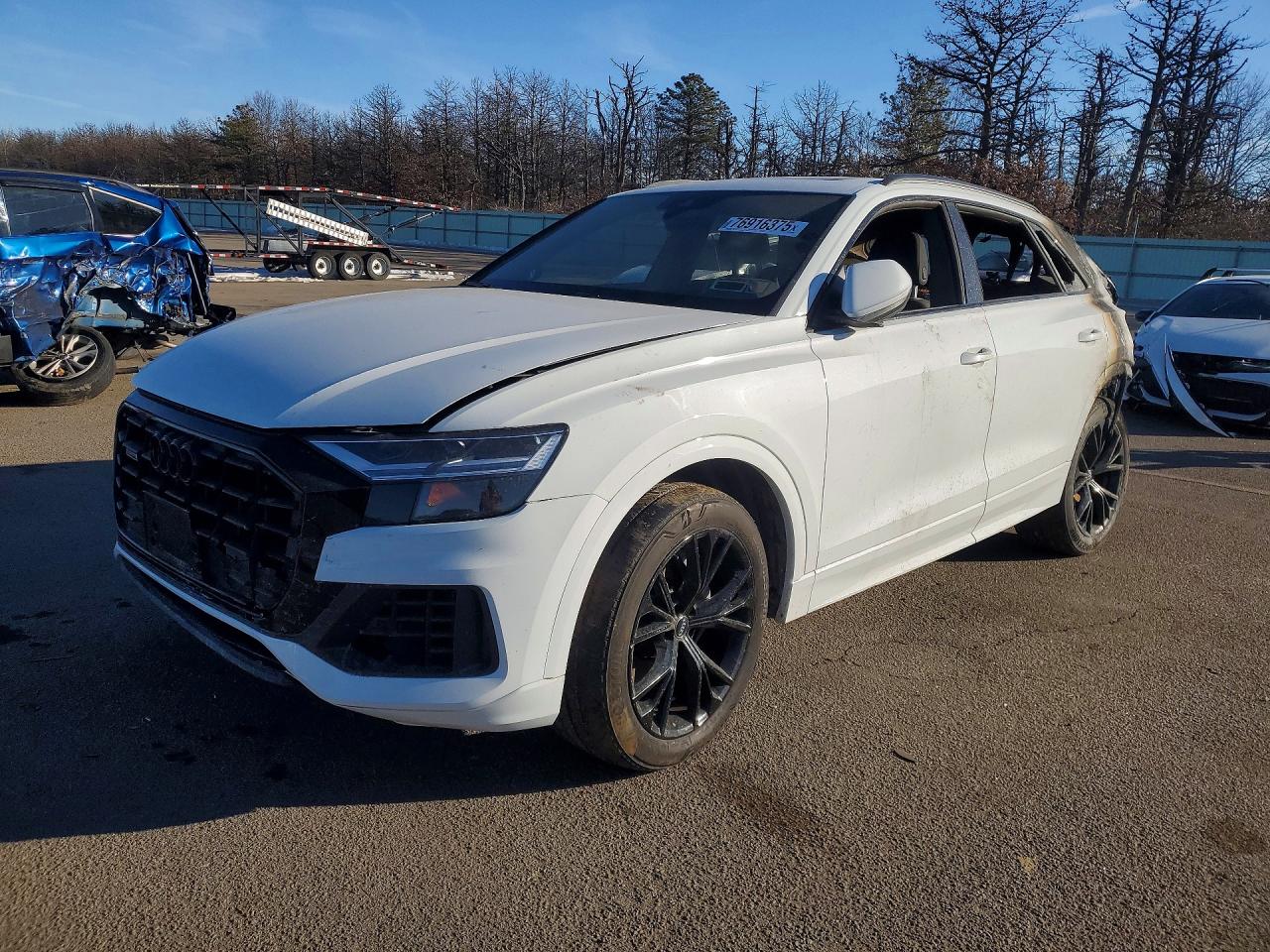 2020 Audi Q8 Premium, VIN WA1AVAF17LD019101 — Пожар в салоне