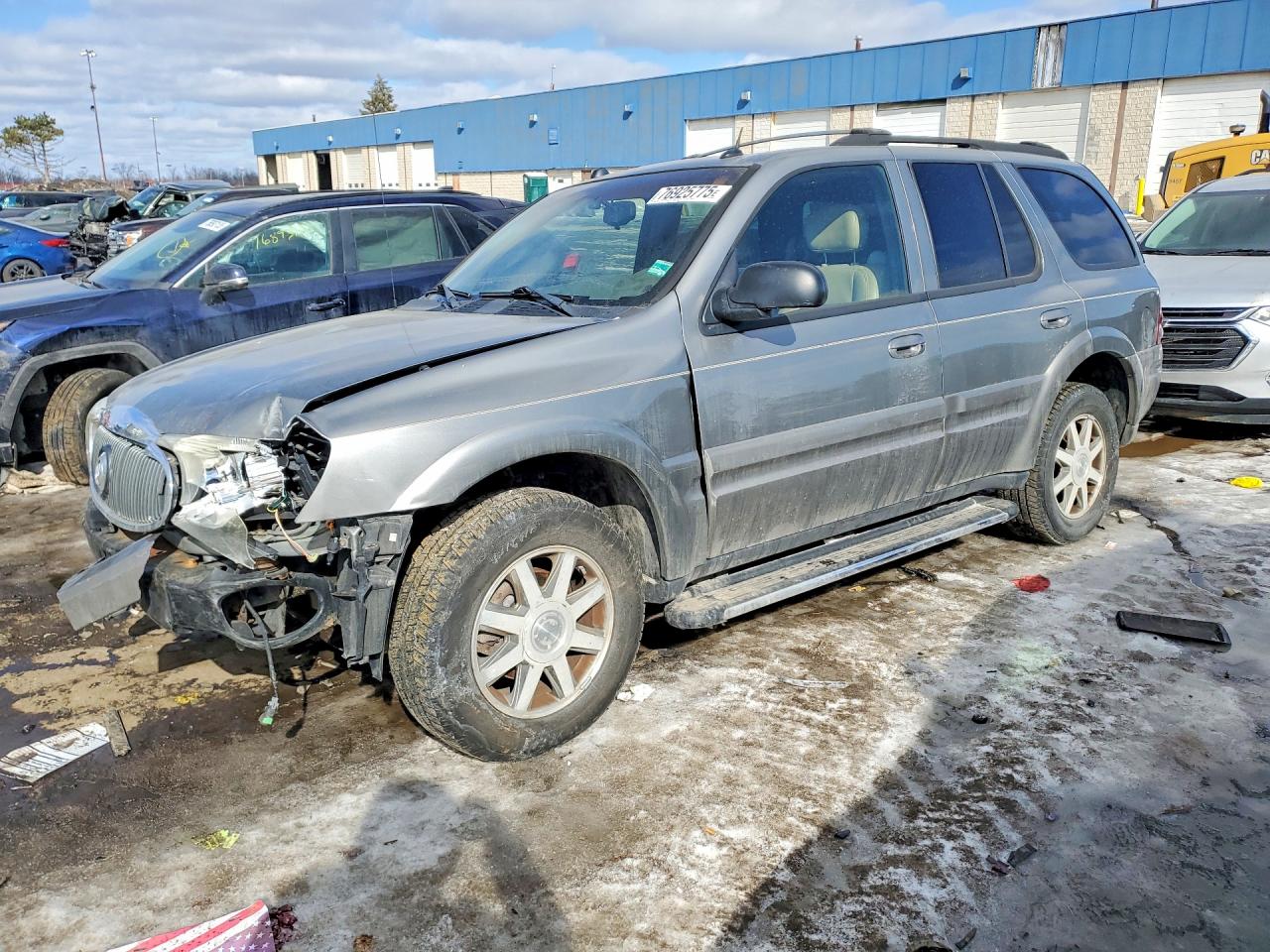 2005 Buick Rainier CXL, VIN 5GADT13S852172995 — Front end