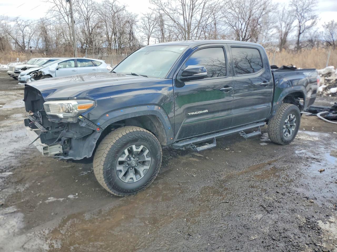 2020 Toyota Tacoma TRD Sport, VIN 3TMCZ5AN1LM338194 — Перед