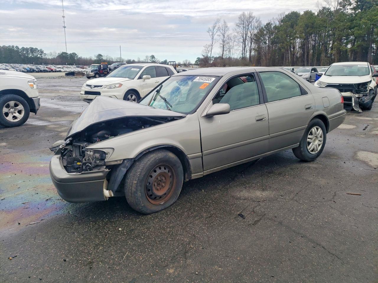 2000 Toyota Camry LE, VIN 4T1BG22K2YU643691 — Front end