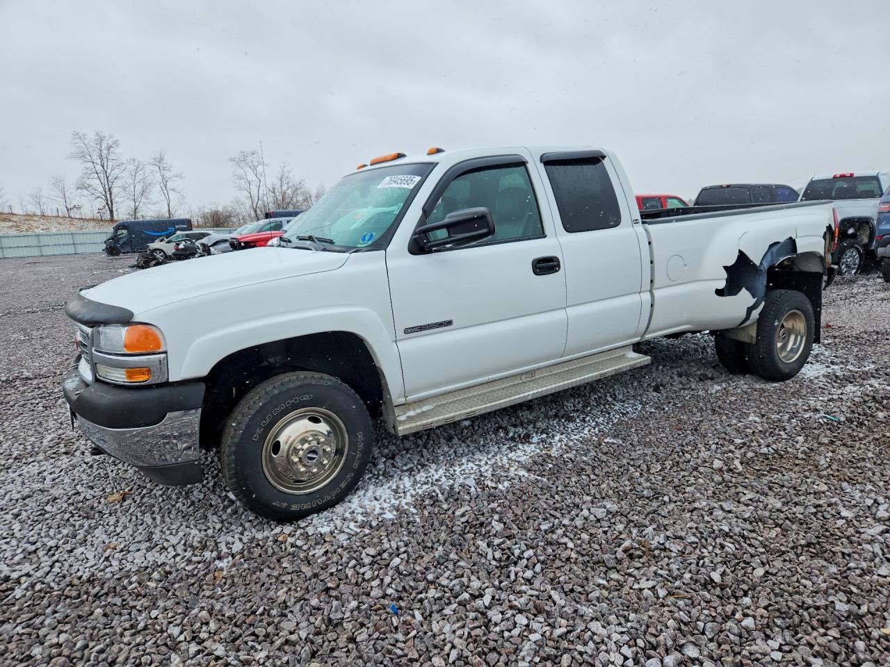 2002 GMC Sierra 3500, VIN 1GTJC39G82E210641 — Side