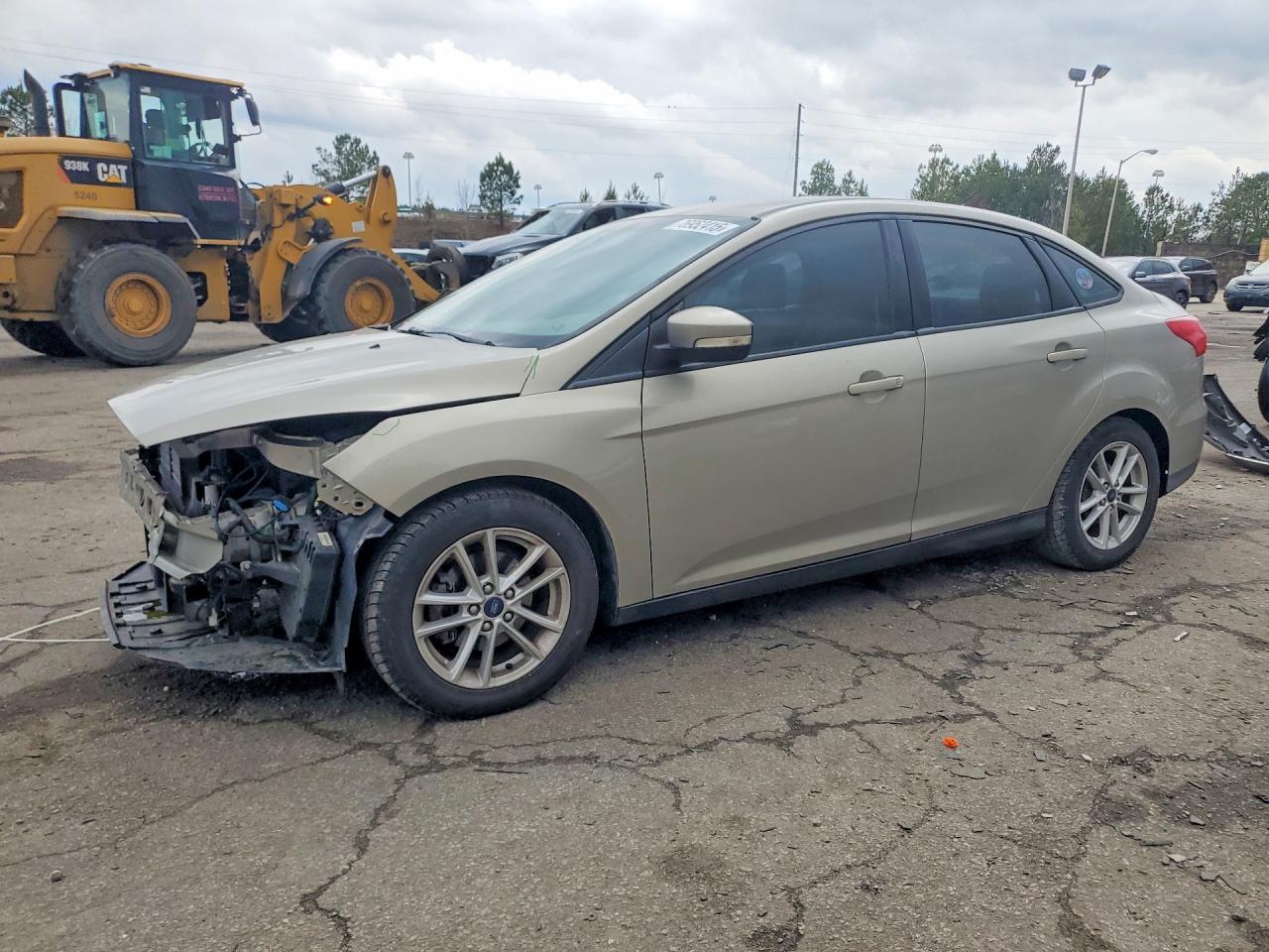 2015 Ford Focus SE, VIN 1FADP3F29FL249241 — Front end