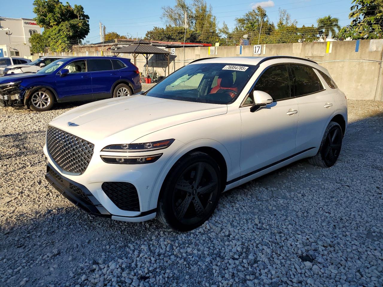 2023 Genesis GV70 2.5T, VIN KMUMADTB9PU135805 — Бок