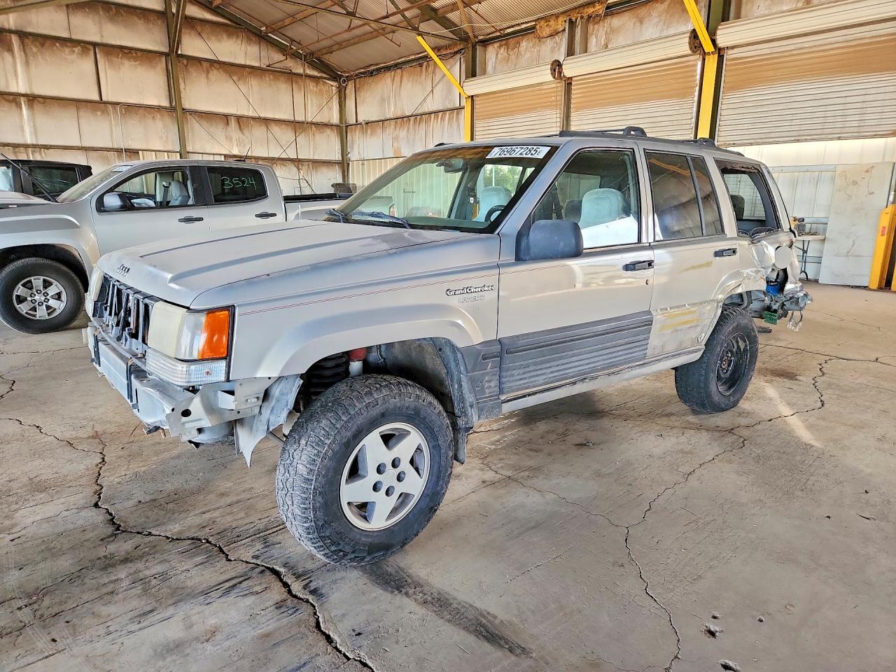 1995 Jeep Grand Cherokee Laredo, VIN 1J4GZ58Y1SC767086 — Front end