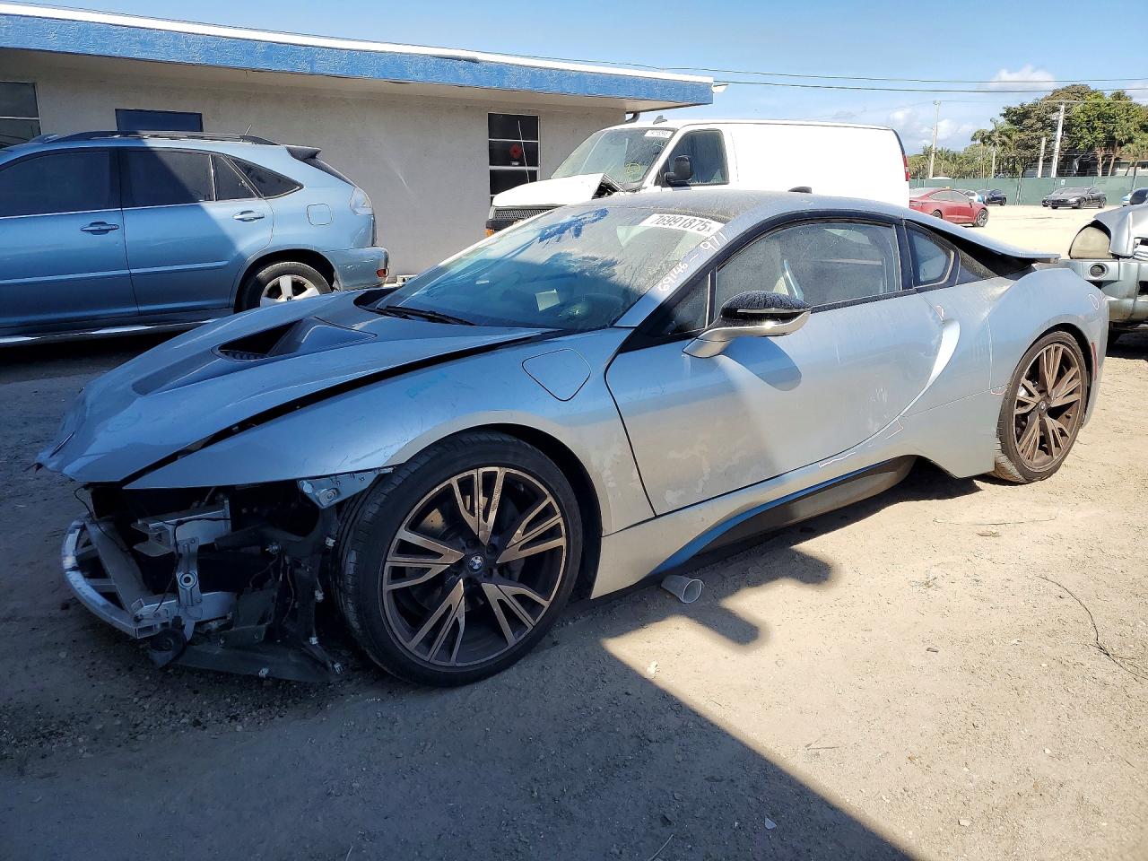 2016 BMW i8, VIN WBY2Z2C50GV675957 — Перед