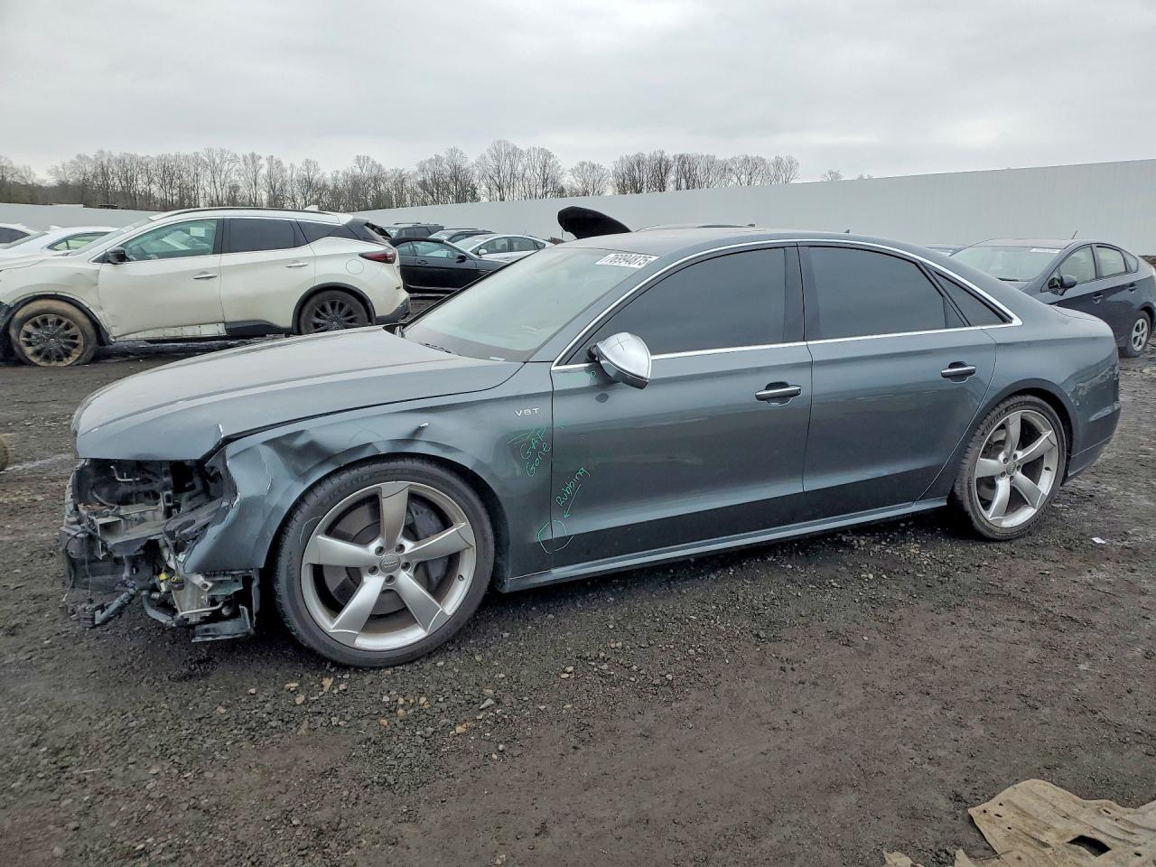2015 Audi S8, VIN WAUK2AFD4FN007979 — Front end