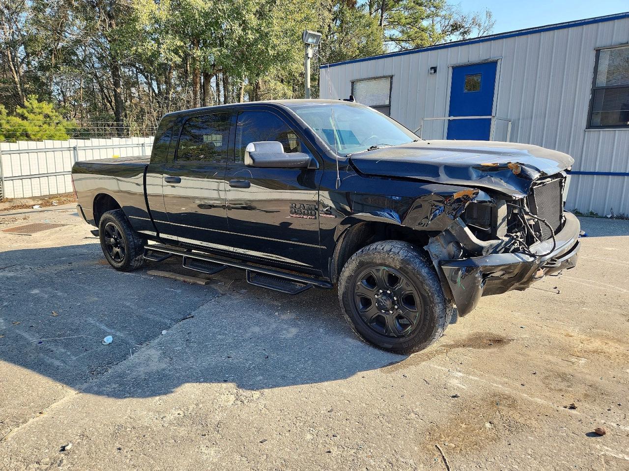 2016 Ram 3500 Big Horn, VIN 3C63R3LL9GG137834 — Front end