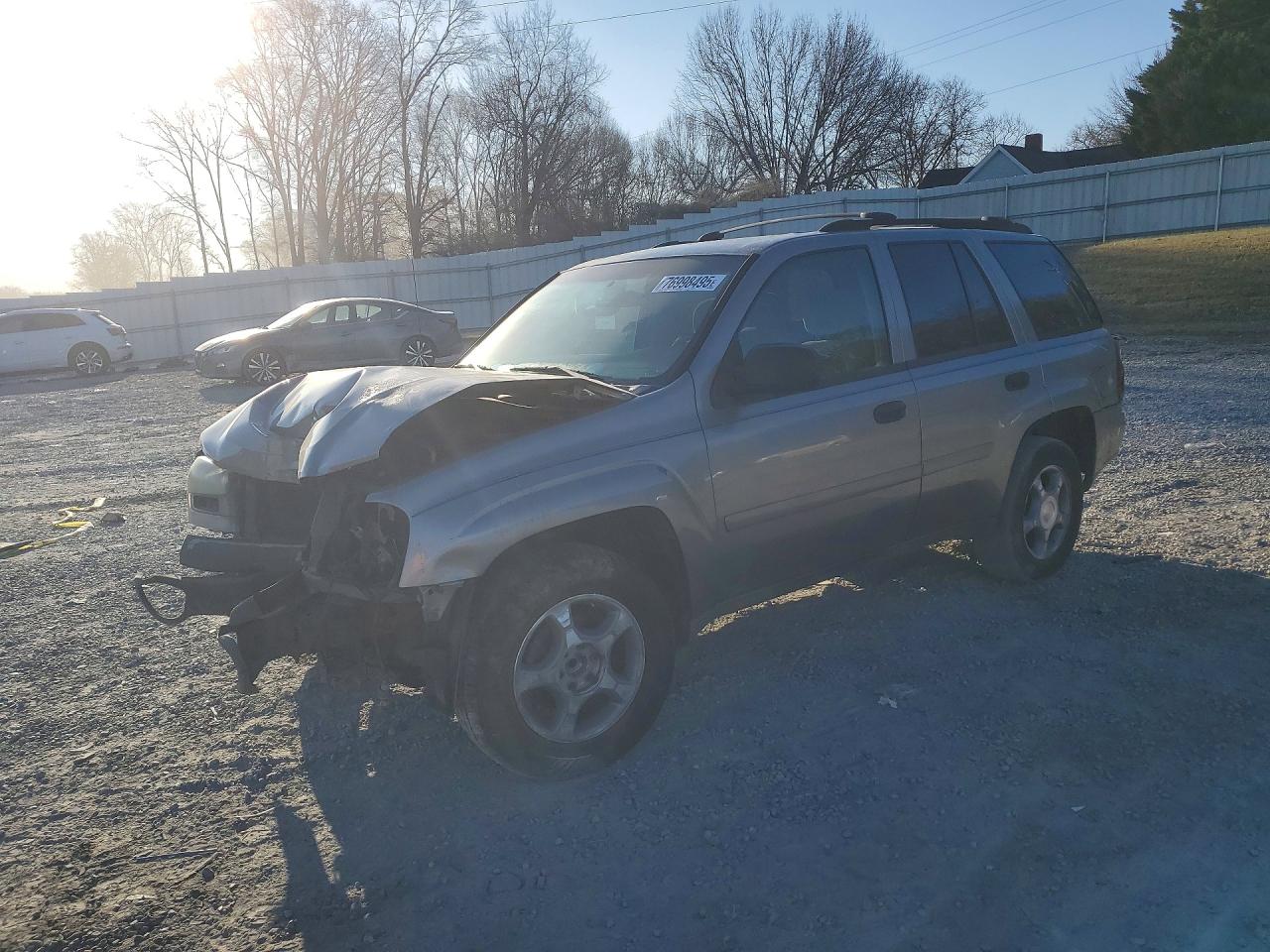 2007 Chevrolet TrailBlazer LS, VIN 1GNDS13S472106780 — Front end