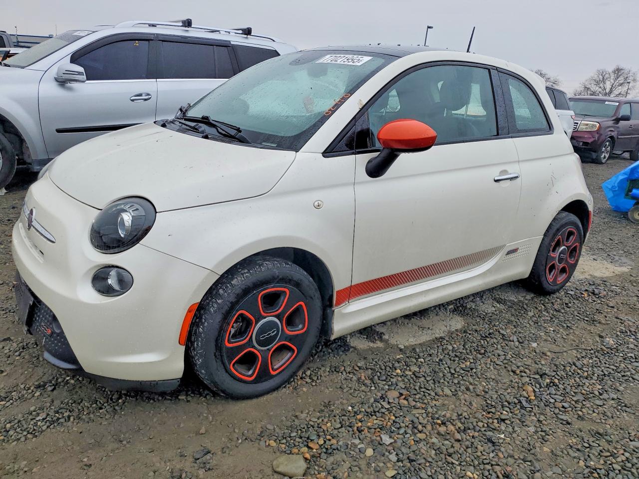 2014 FIAT 500e, VIN 3C3CFFGE9ET225628 — Normal wear