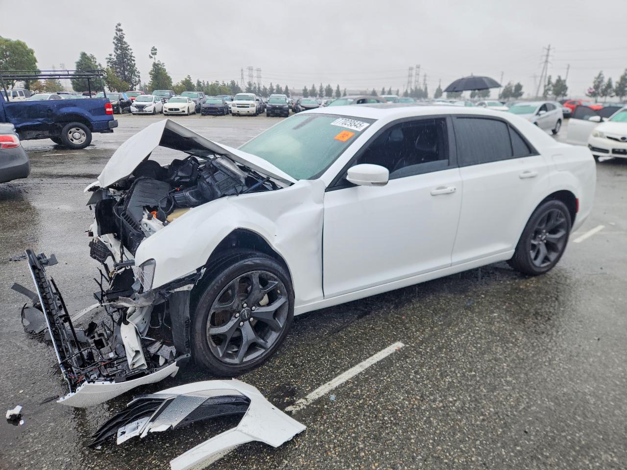 2023 Chrysler 300 S, VIN 2C3CCABG8PH640987 — Перед