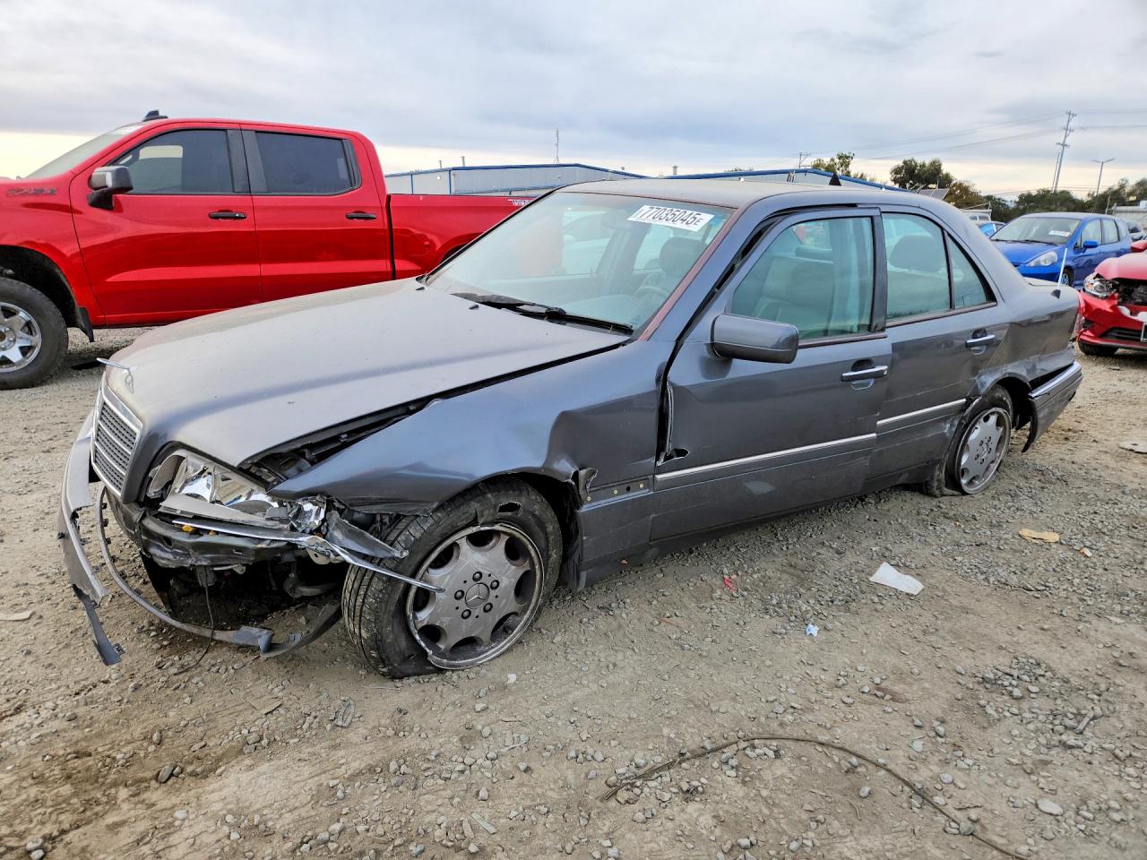 1995 Mercedes-Benz C 2.8L, VIN WDBHA28E6SF223704 — Front end