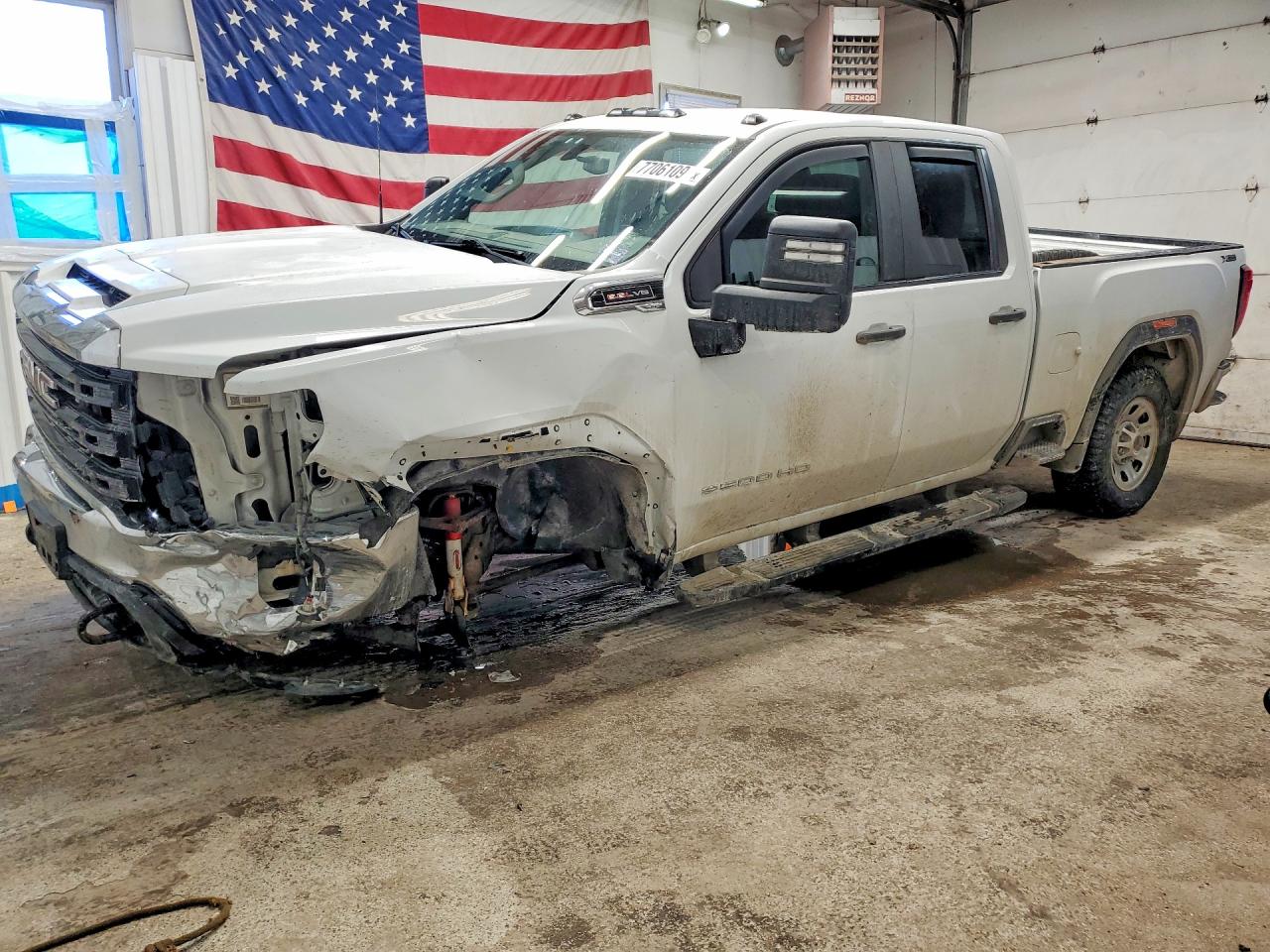 2022 GMC Sierra 2500HD Pro, VIN 1GT59LE74NF279315 — Front end