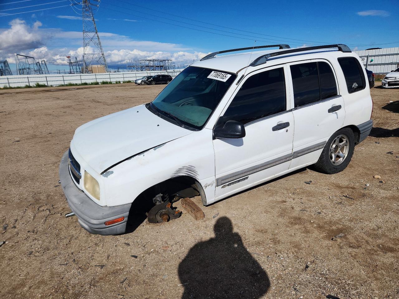 1999 Chevrolet Tracker, VIN 2CNBJ13C2X6921196 — Front end