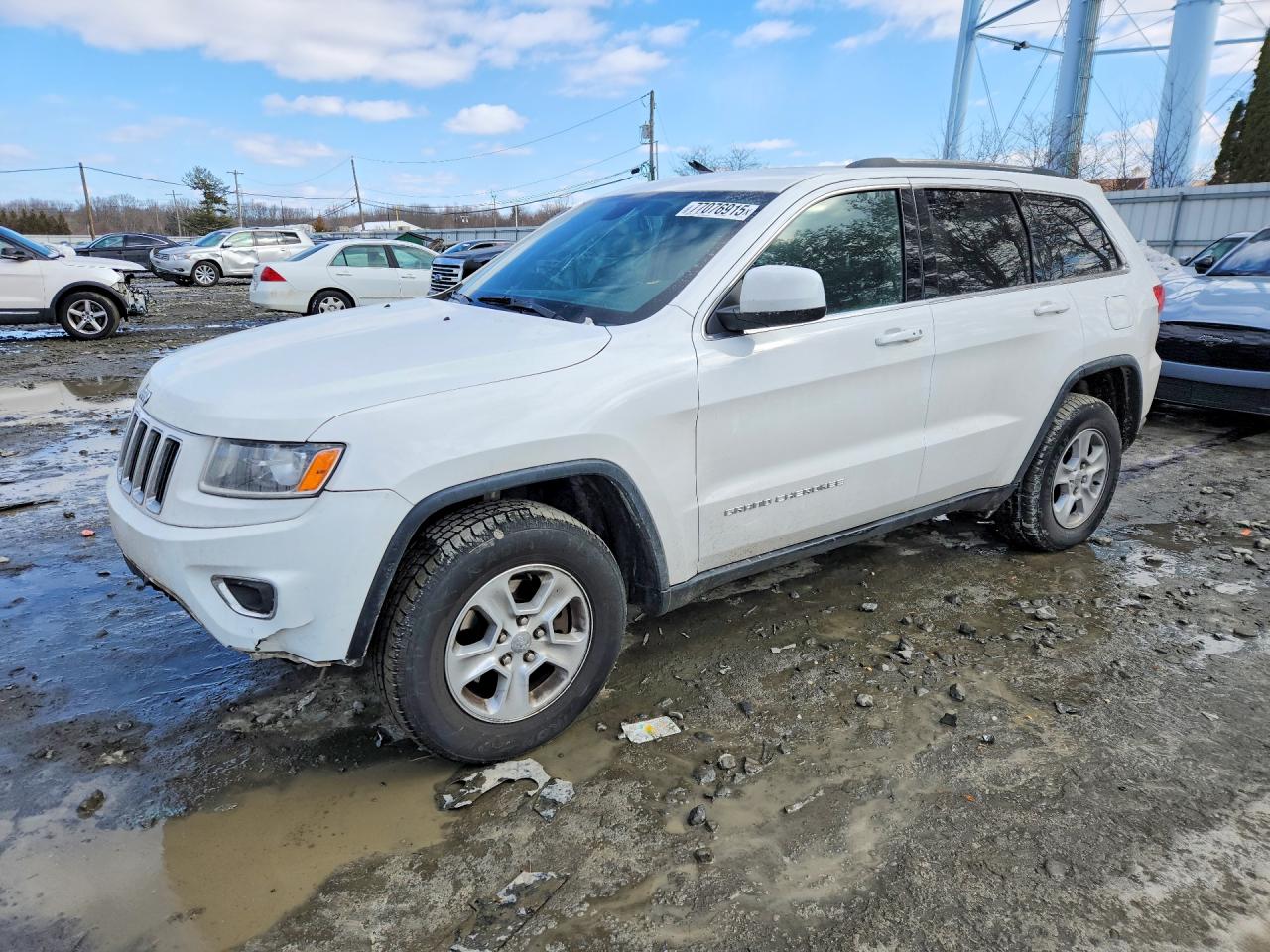 2016 Jeep Grand Cherokee Laredo, VIN 1C4RJFAG0GC337599 — Front end