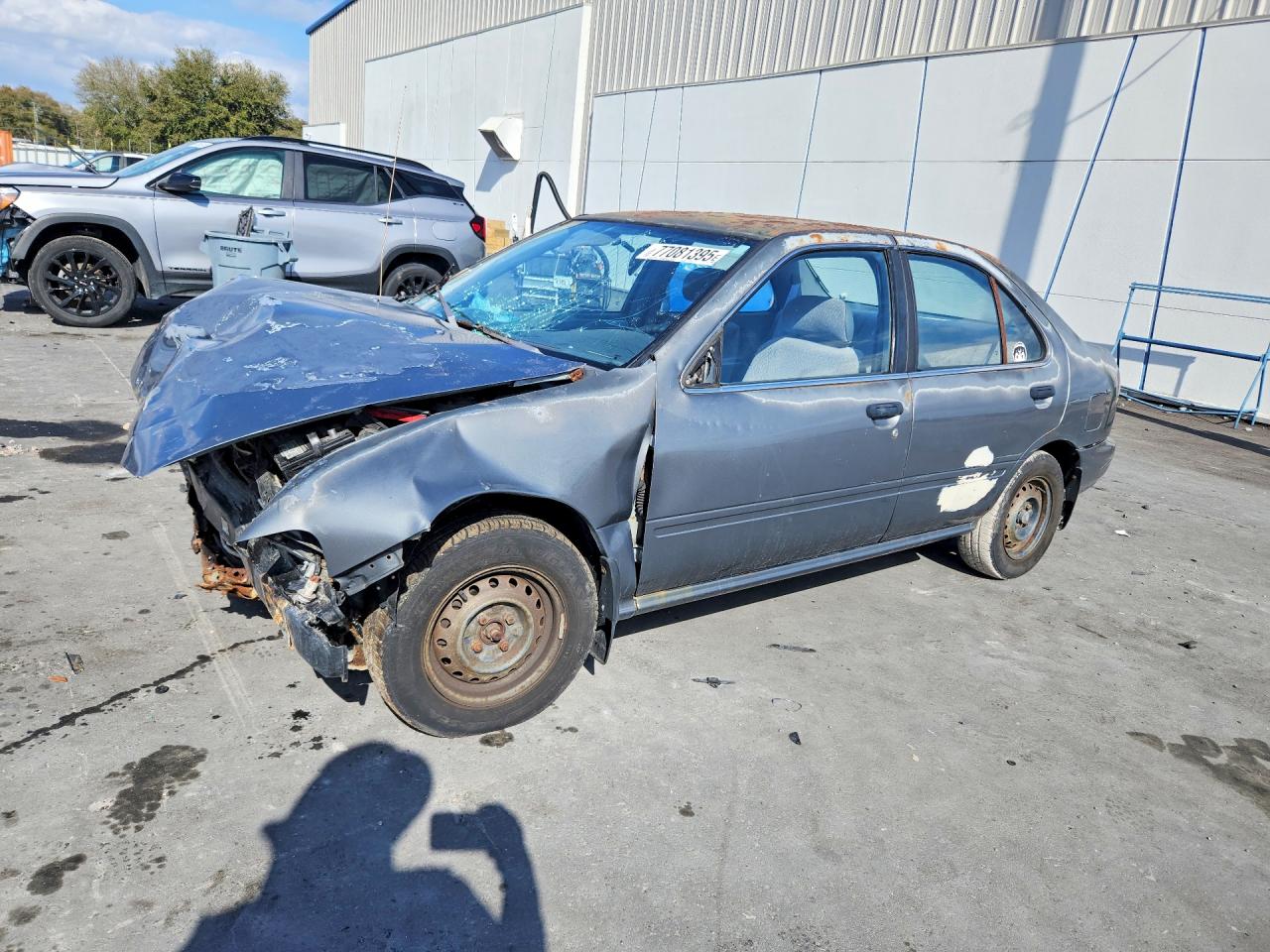 1999 Nissan Sentra XE, VIN 3N1AB41D0XL094324 — Перед