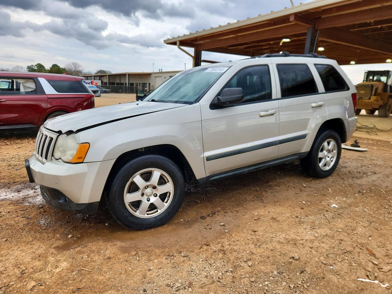 2009 Jeep Grand Cherokee Laredo, VIN 1J8HS48P89C557989 — Front end